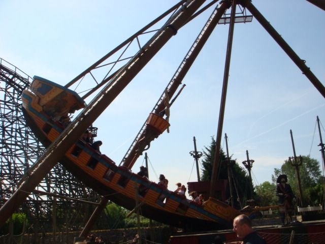 Manège le bateau à bascule photo gratuite