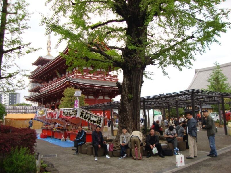 Près de la pagode du Sensō-ji photo gratuite
