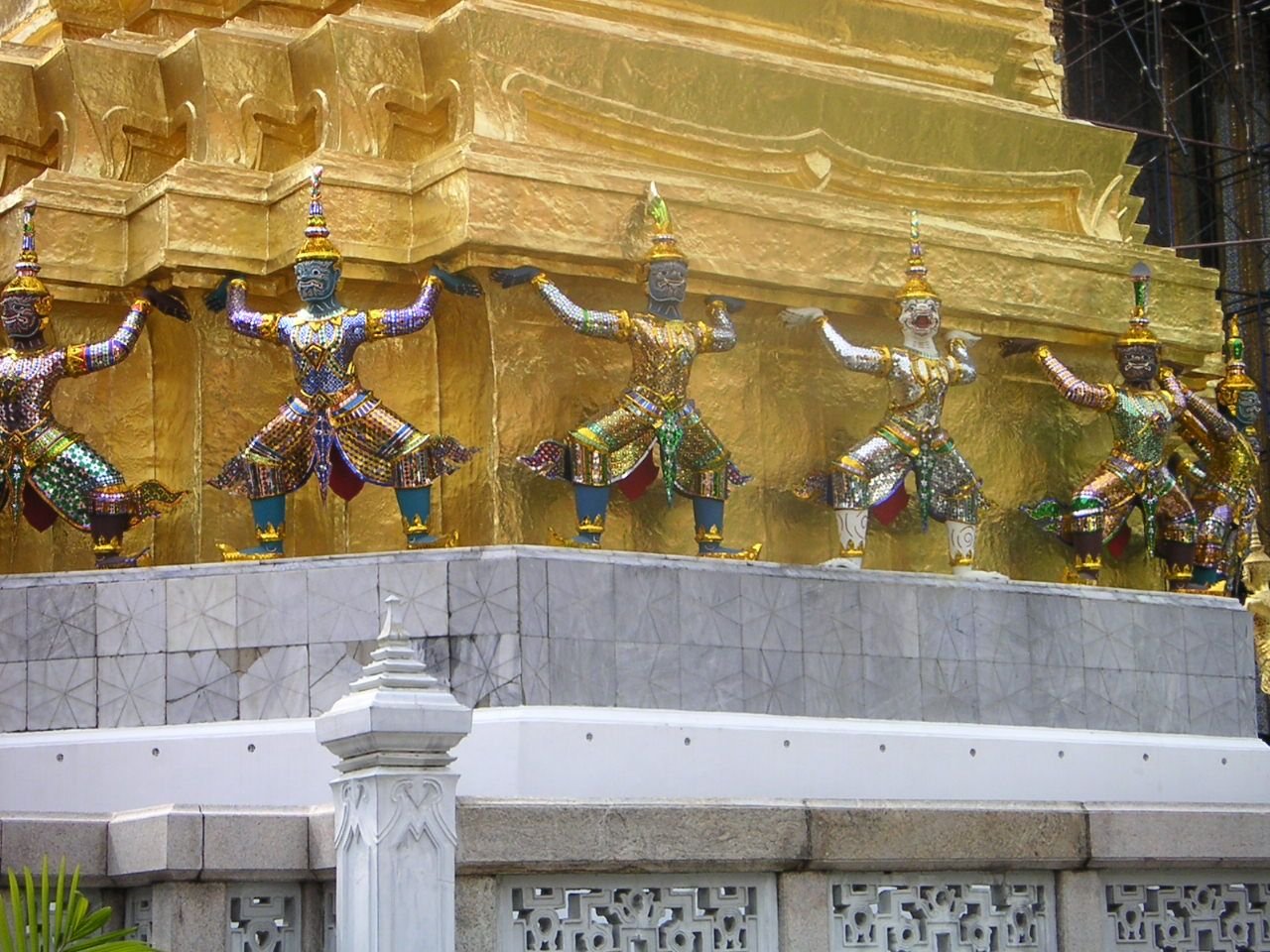 Les gardiens du Stupa d’Or photo gratuite