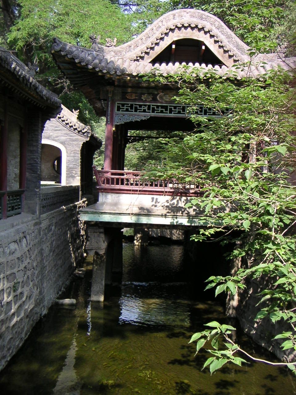 Pavillon chinois au dessus d'un lac, Asie photo gratuite