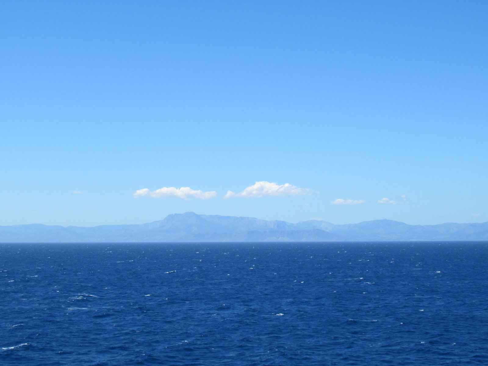 Nuage blanc au-dessus des côtes de Baléares, Nuvem branca acima da costa das Baleares Foto livre