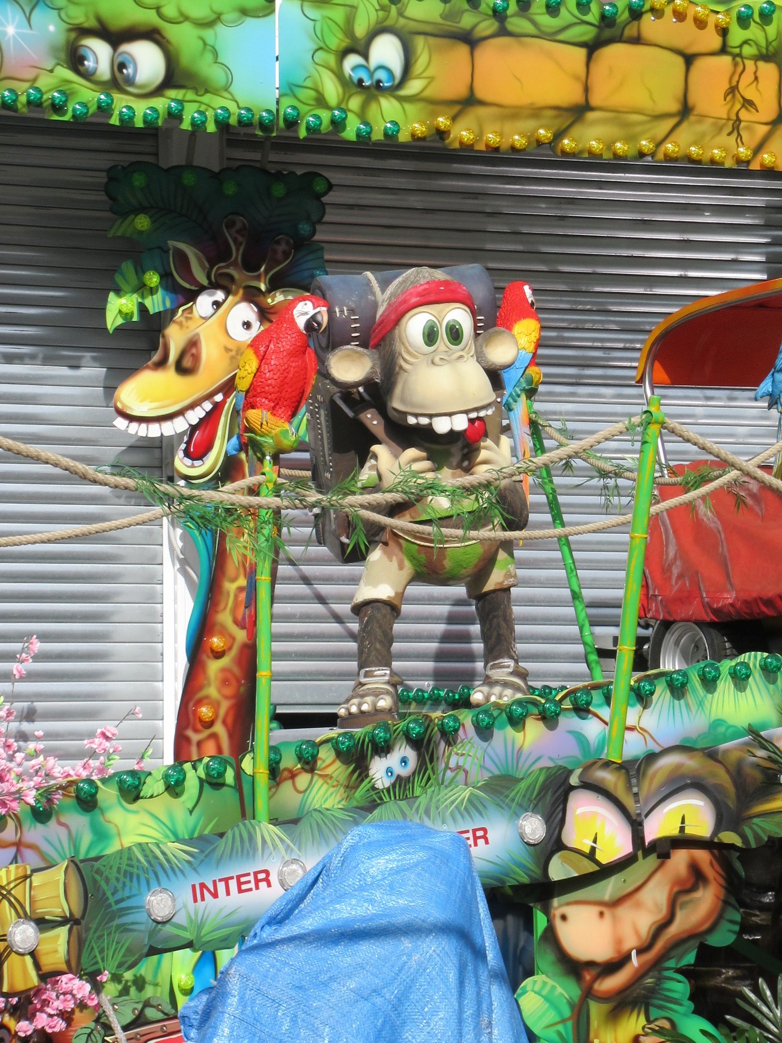 Aire de jeux de la jungle et la savane à une fête foraine