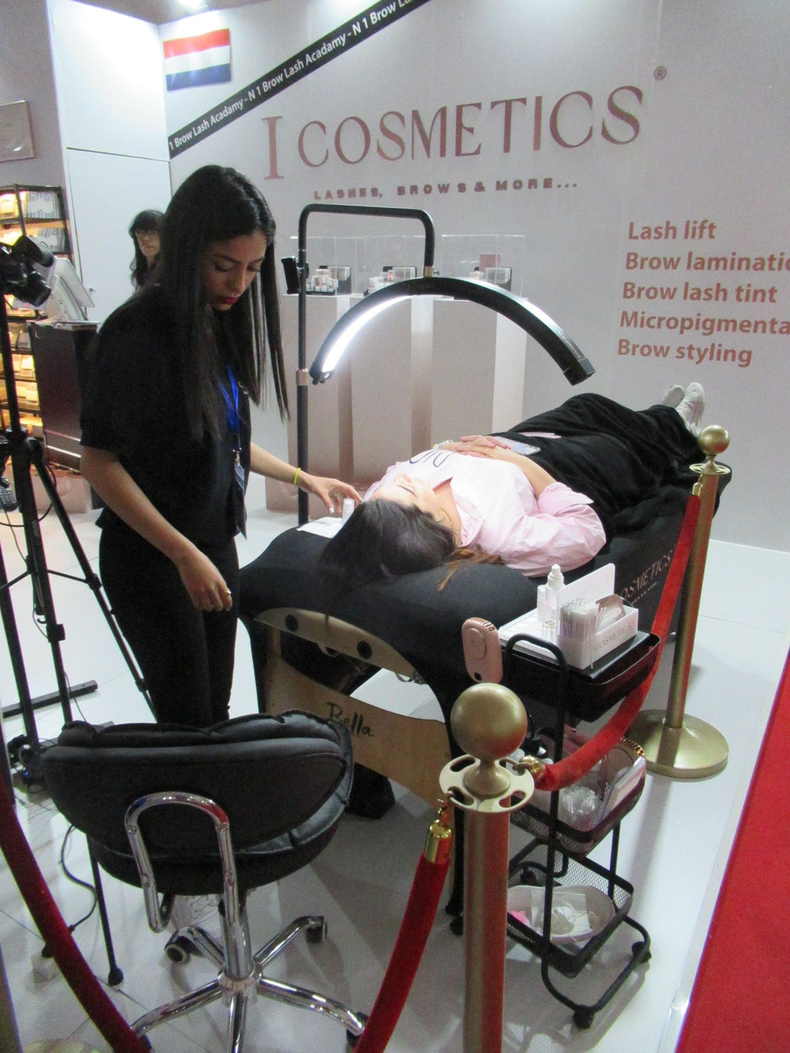 Personnes dans un salon de beauté