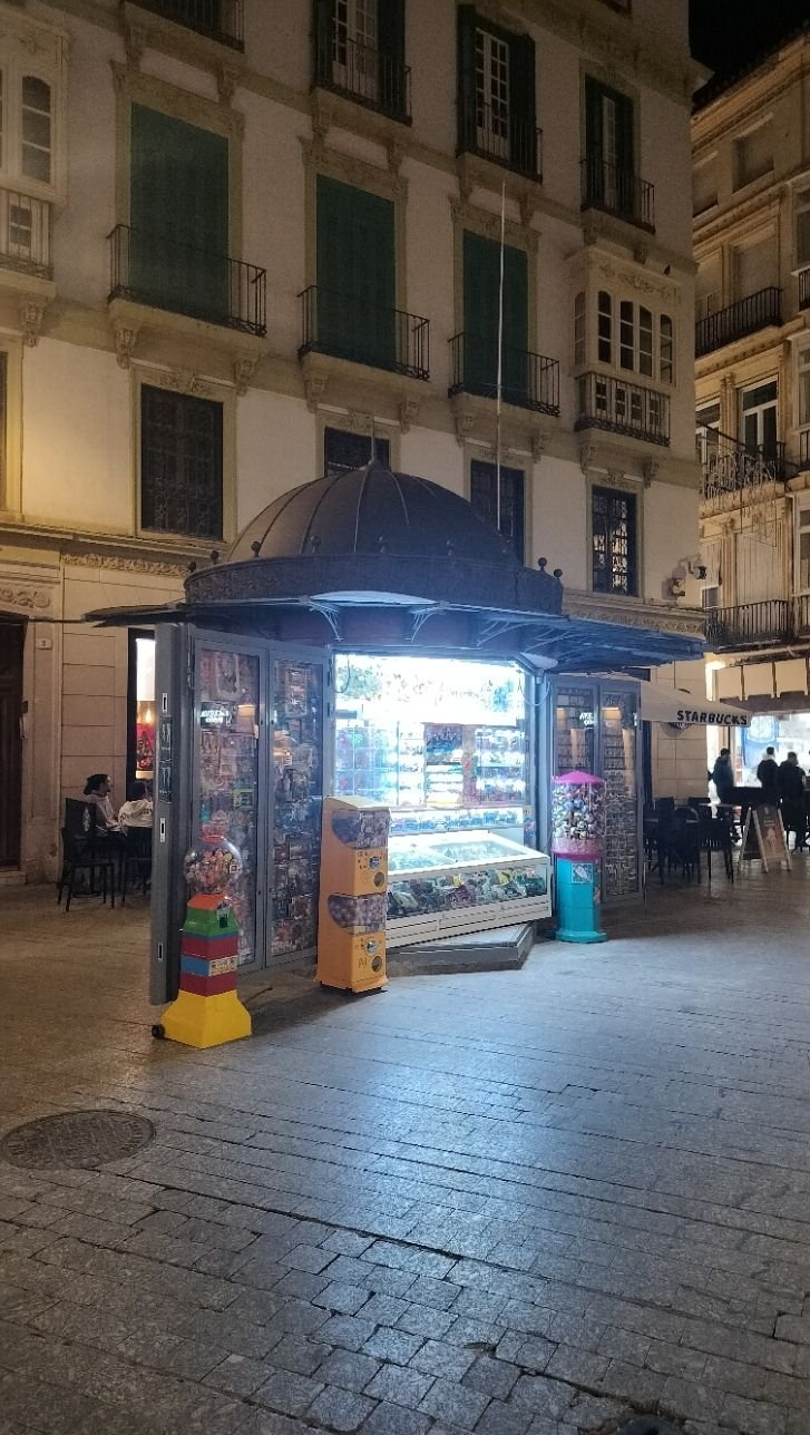 Un kiosque de rue, photo gratuite