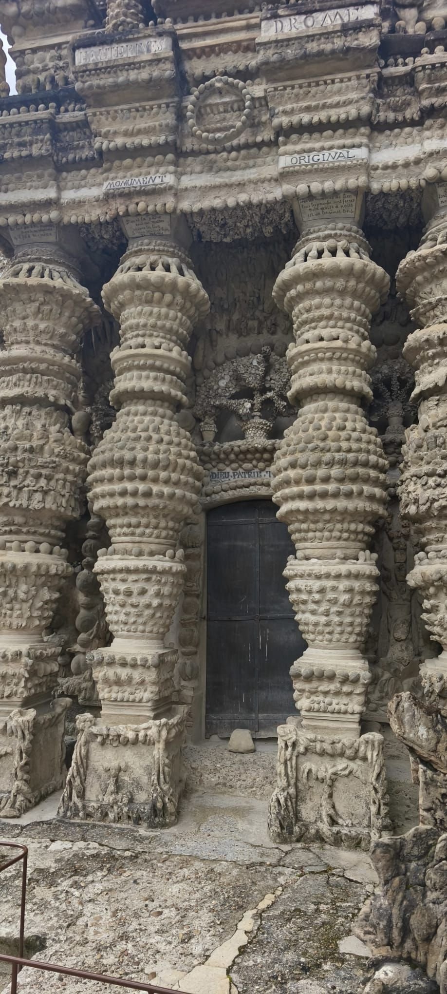 Palais Idéal du Facteur Cheval dans la Drôme, en France, photo gratuite