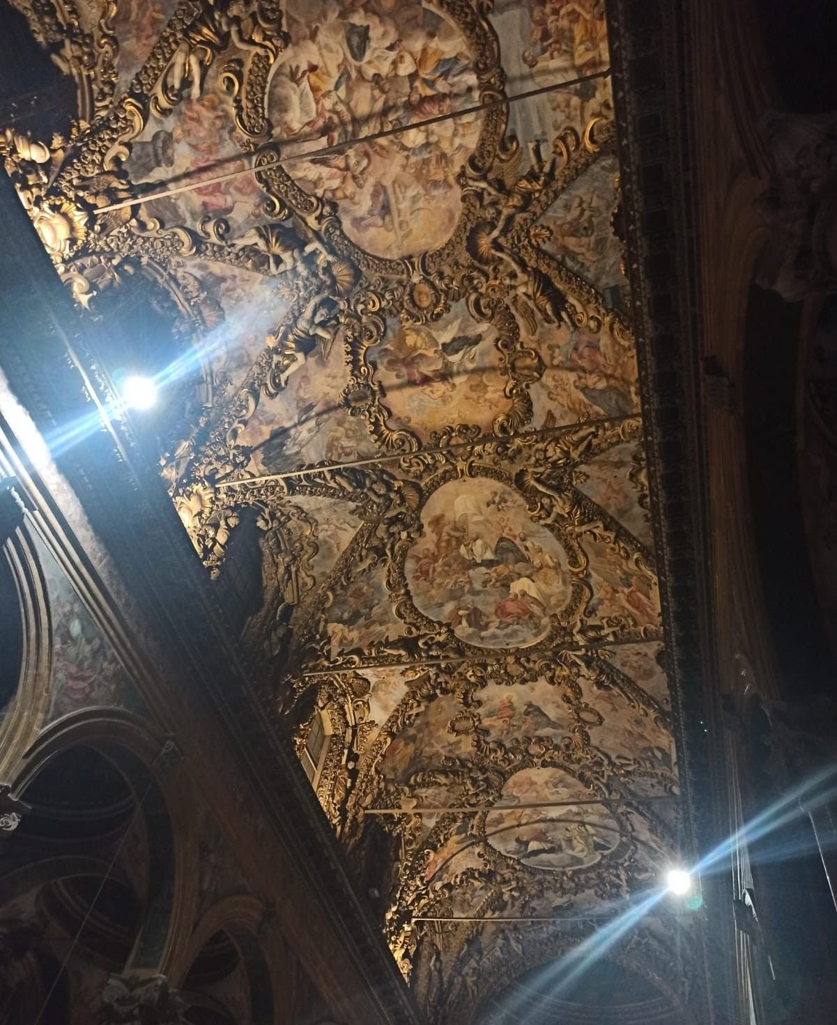 Le plafond décoré de l'Église de San Giuseppe dei Teatini à Palerme, en Italie, photo gratuite