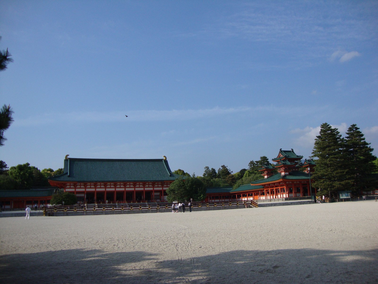 La cour du sanctuaire Heian-jingū à Kyoto, au Japon, photo gratuite