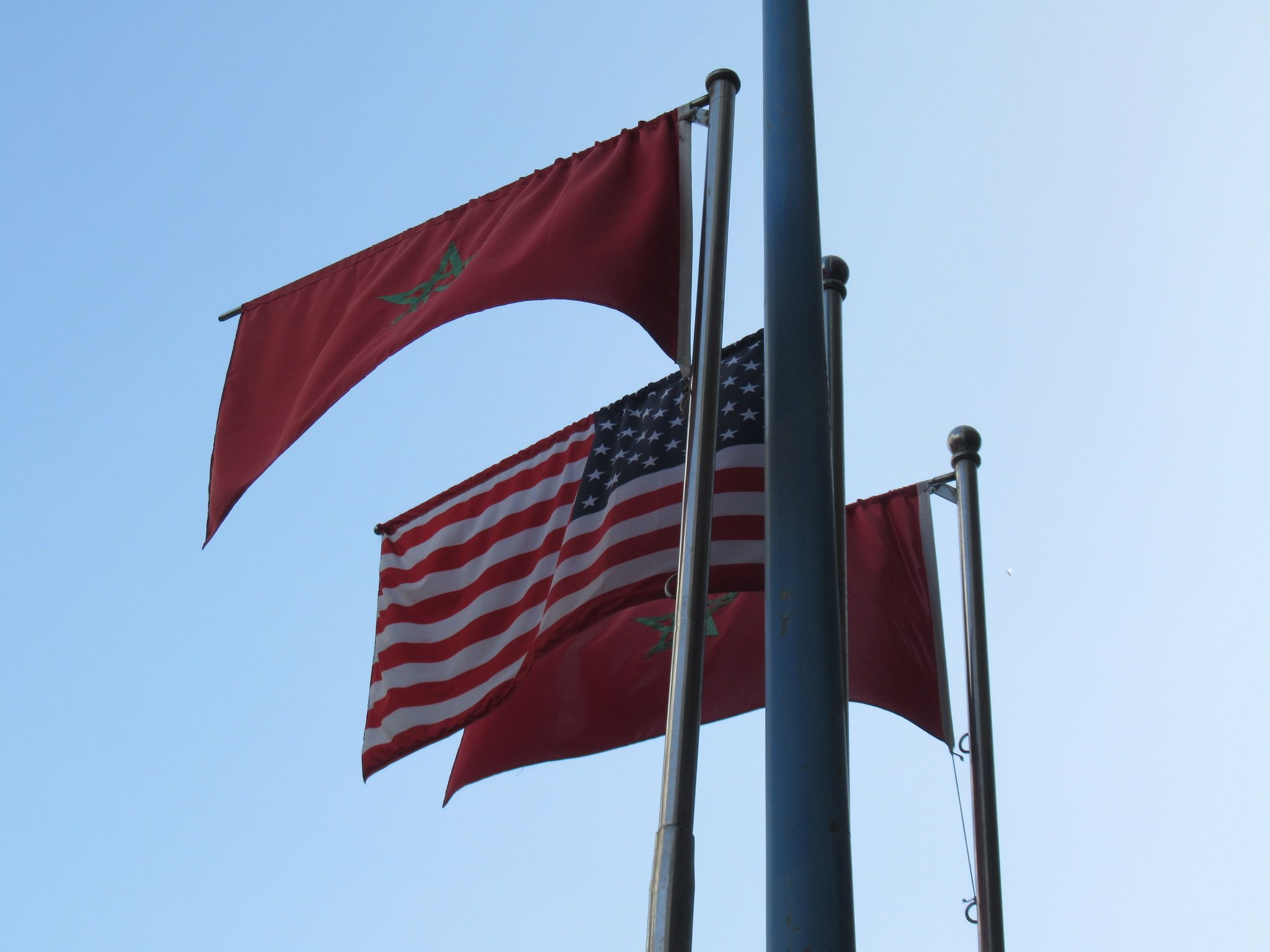 Drapeaux nationaux du Maroc et des Etats-Unis photo gratuite - Nationalflaggen von Marokko und den Vereinigten Staaten, kostenloses Foto