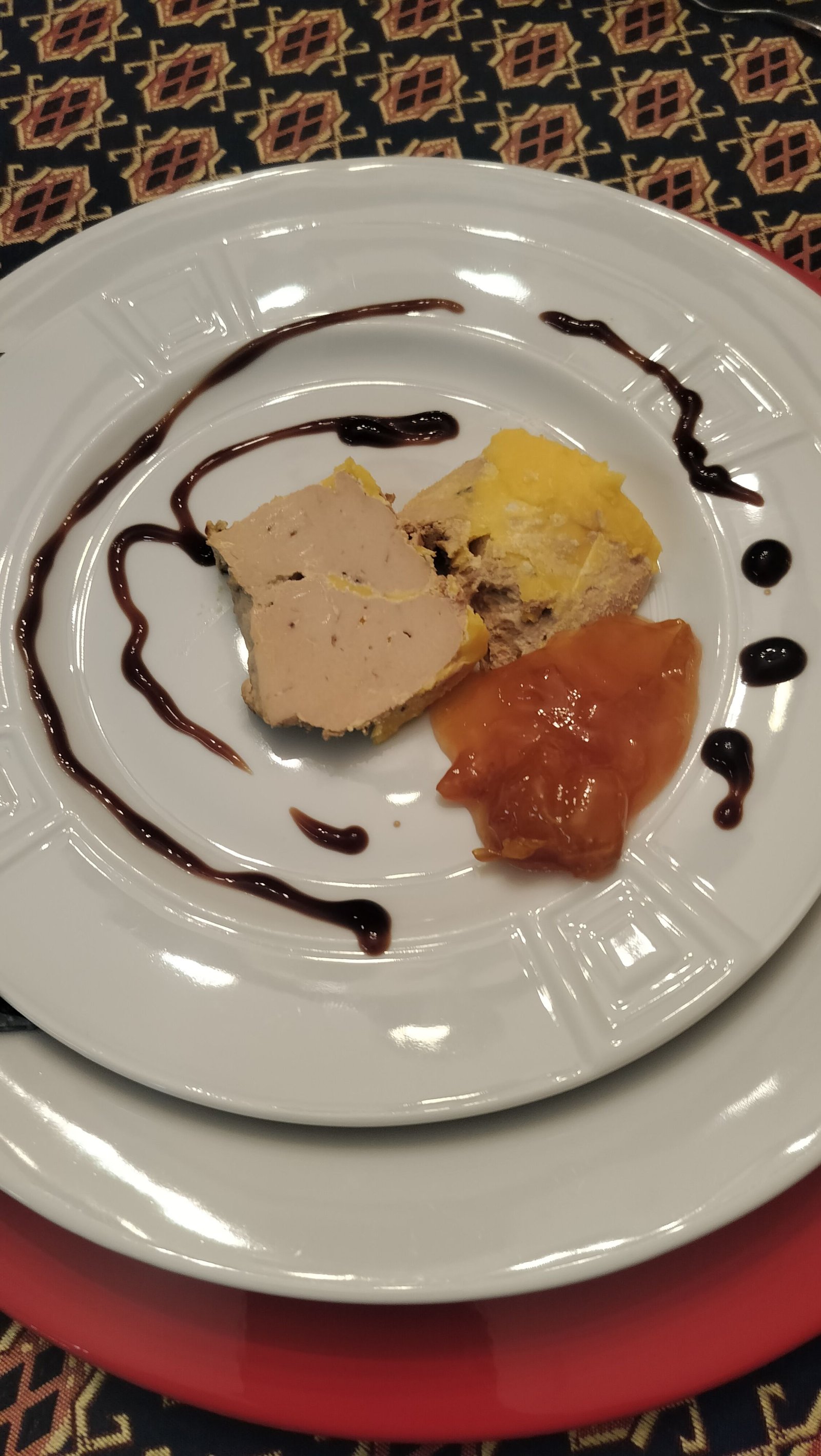 Une assiette de foie gras, photo gratuite