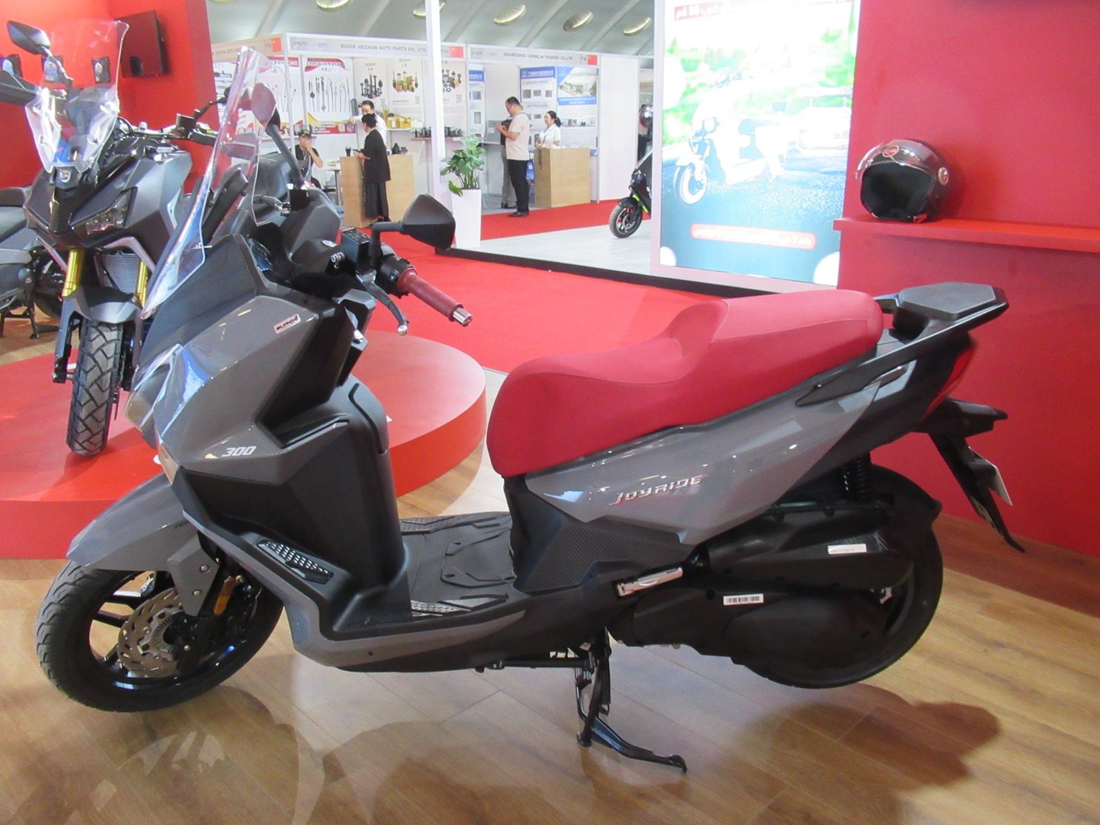 JOYRIDE 300 – Le scooter, une moto électrique photo gratuite