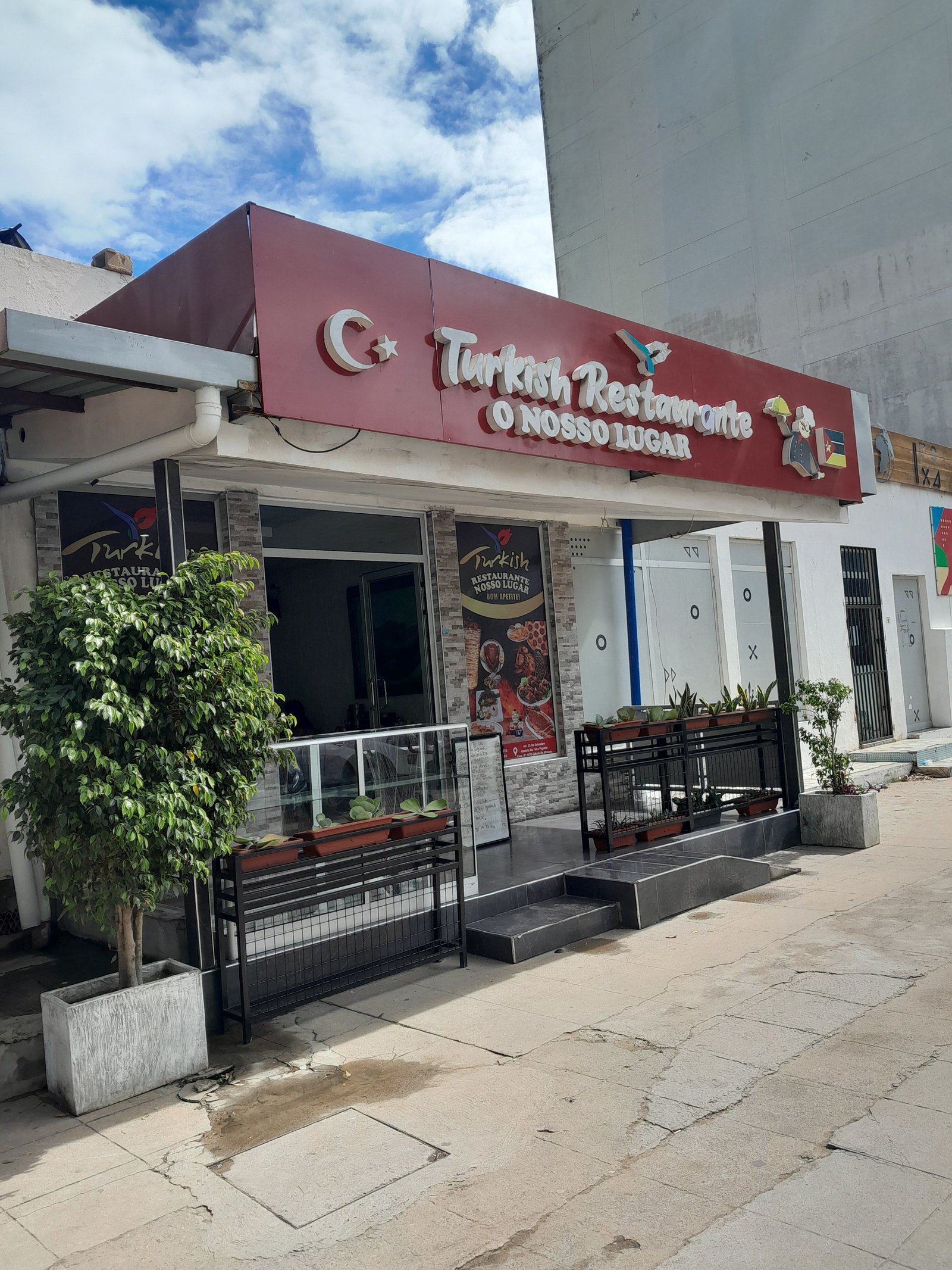 Façade du restaurant turc Nosso Lugar à Maputo au Mozambique photo gratuite