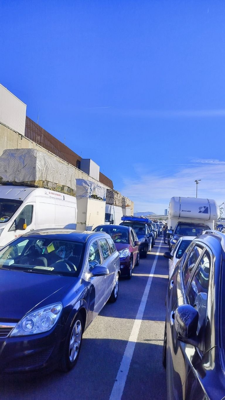 Embouteillage de véhicules sur une route