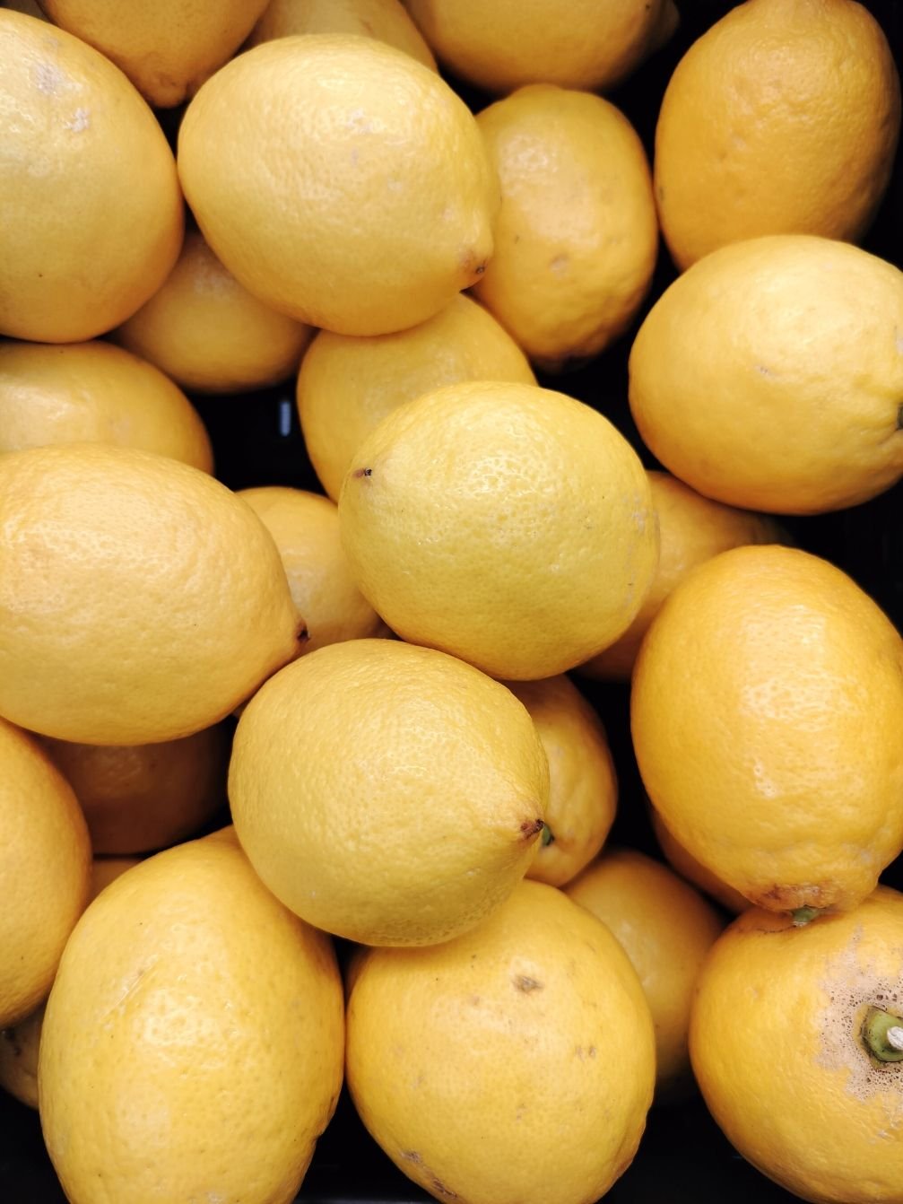 Pile de citrons jaunes