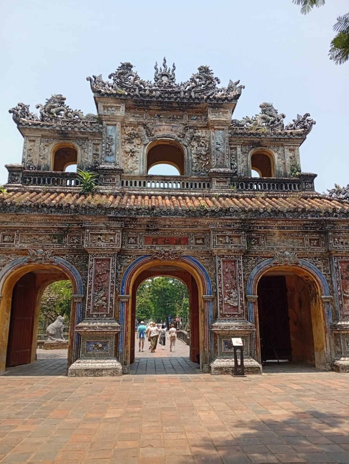 Porte du Midi (Ngo Mon), l'entrée principale de la Citadelle impériale de Hué au Vietnam, photo gratuite