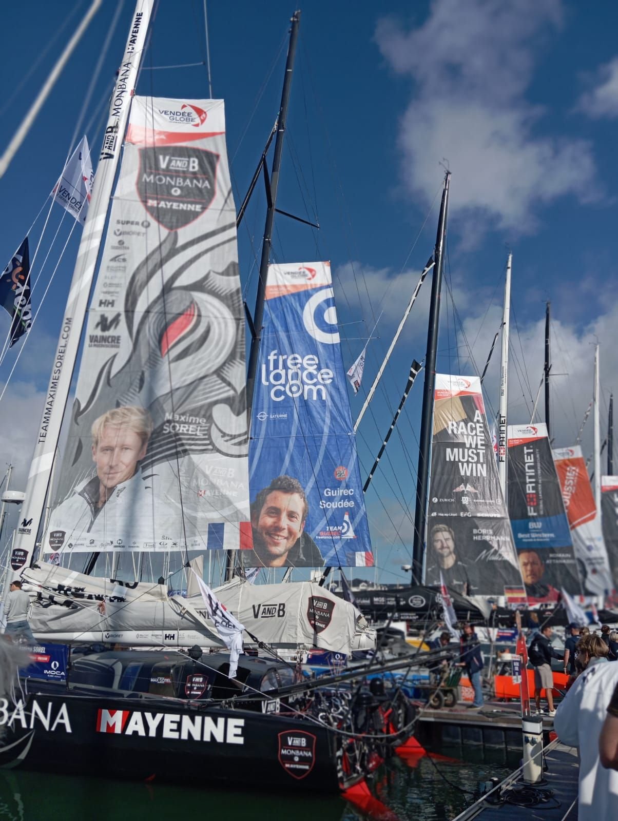 Bateaux de Maxime Sorel et Guirec Soudée au Vendée Globe 2024 photo gratuite