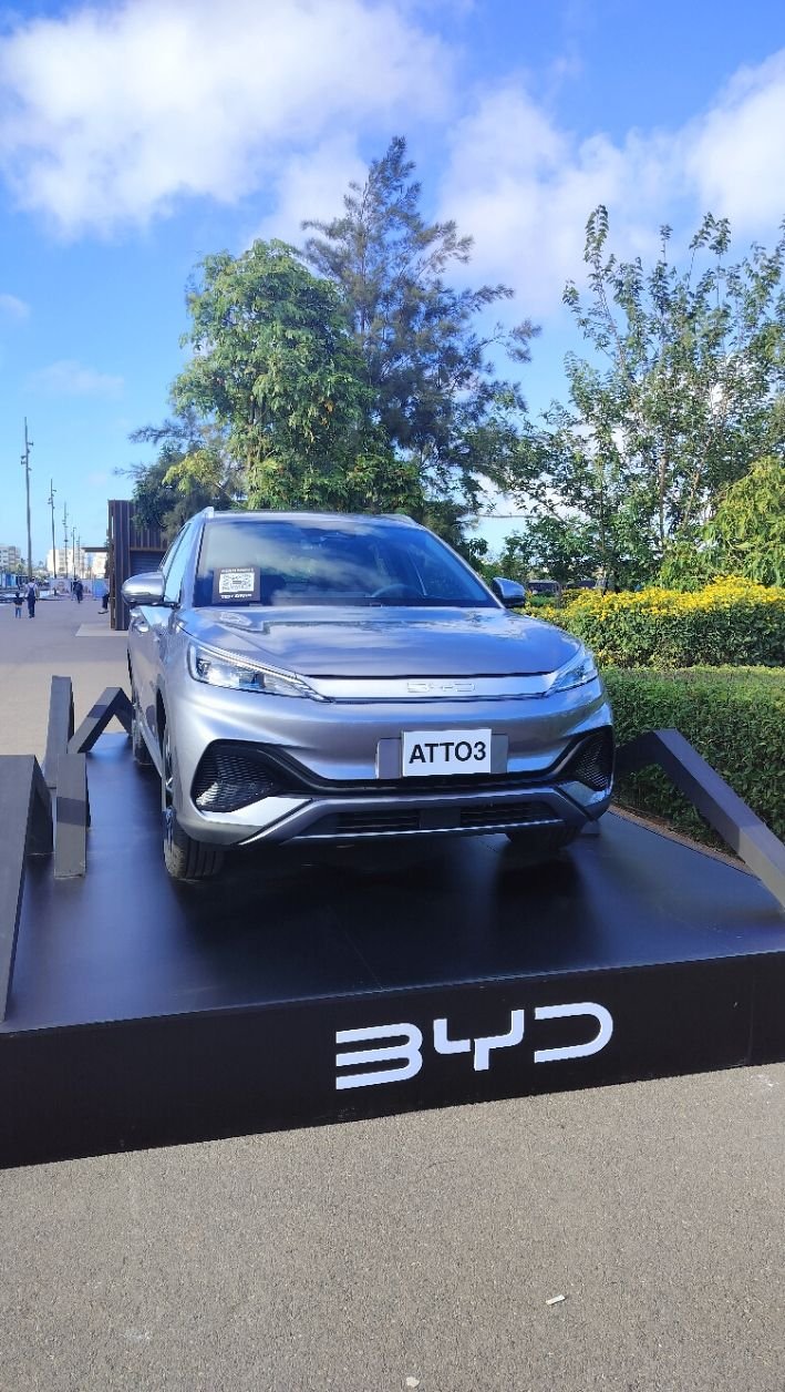 Voiture électrique BYD Atto 3 photo gratuite