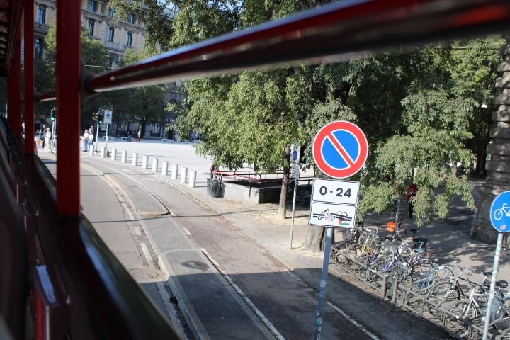 Un panneau de signalisation routière, photo gratuite