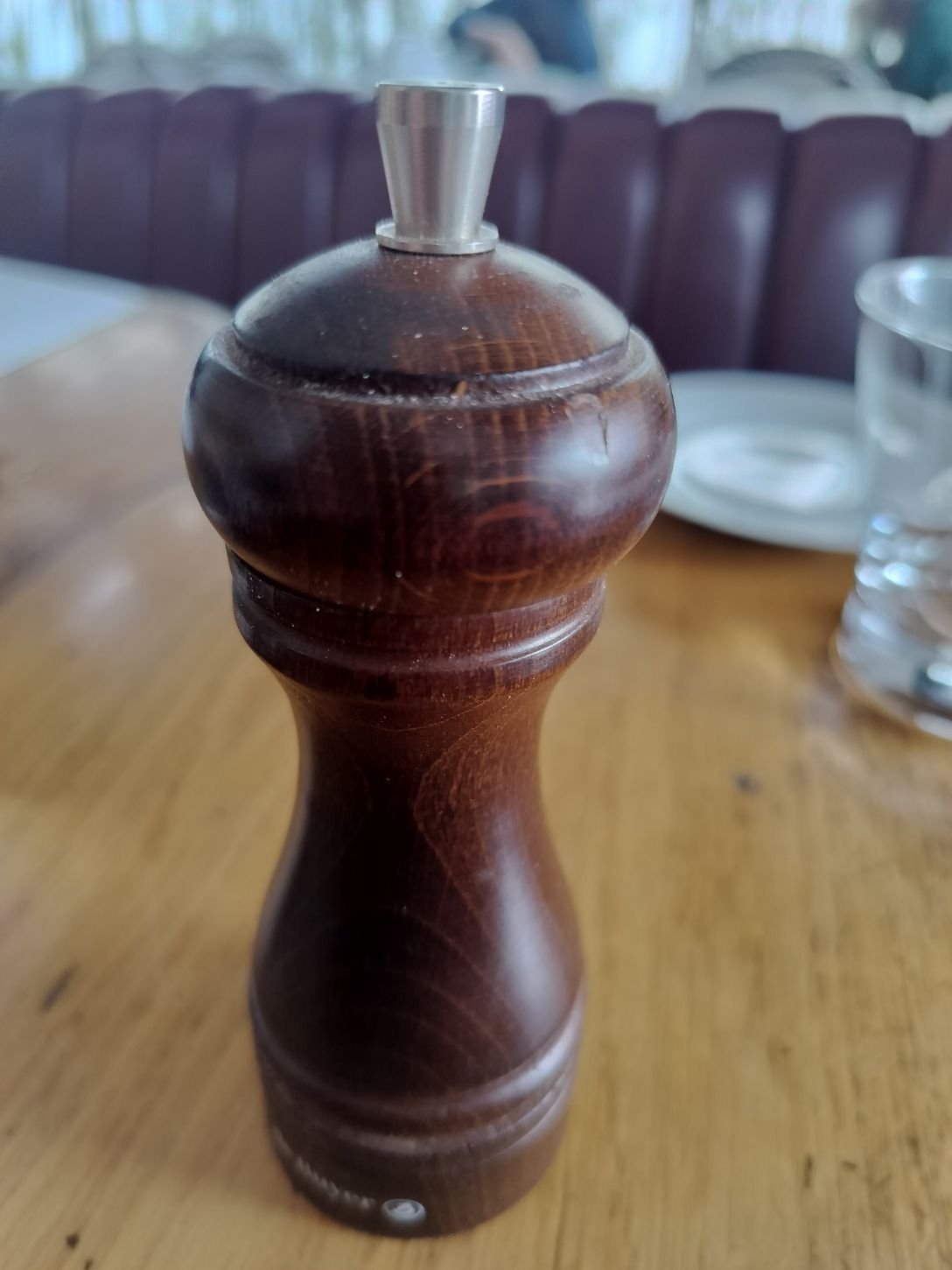 Un moulin à poivre en bois, photo gratuite