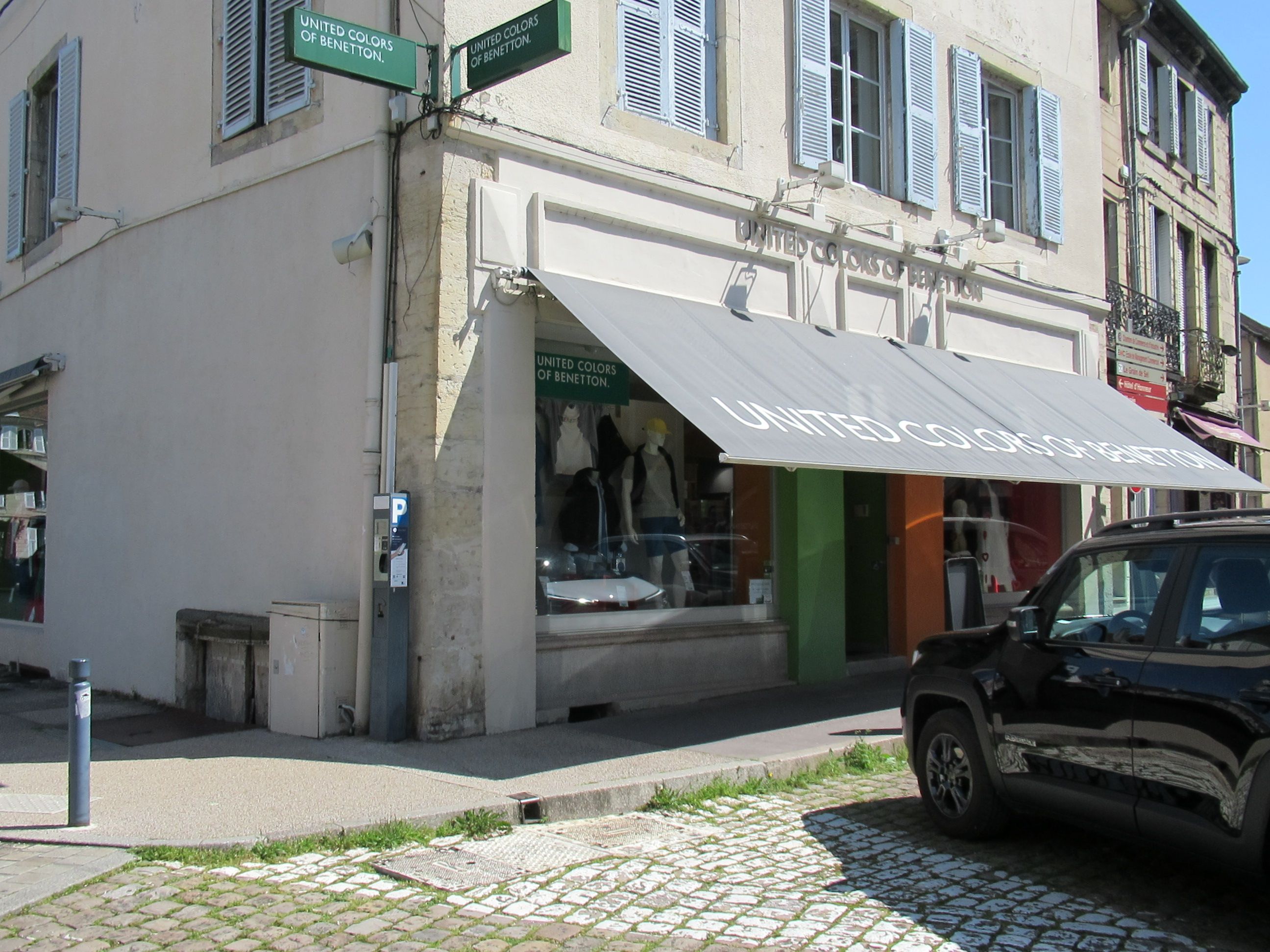 Façade de la boutique Benetton à Lons-le-Saunier