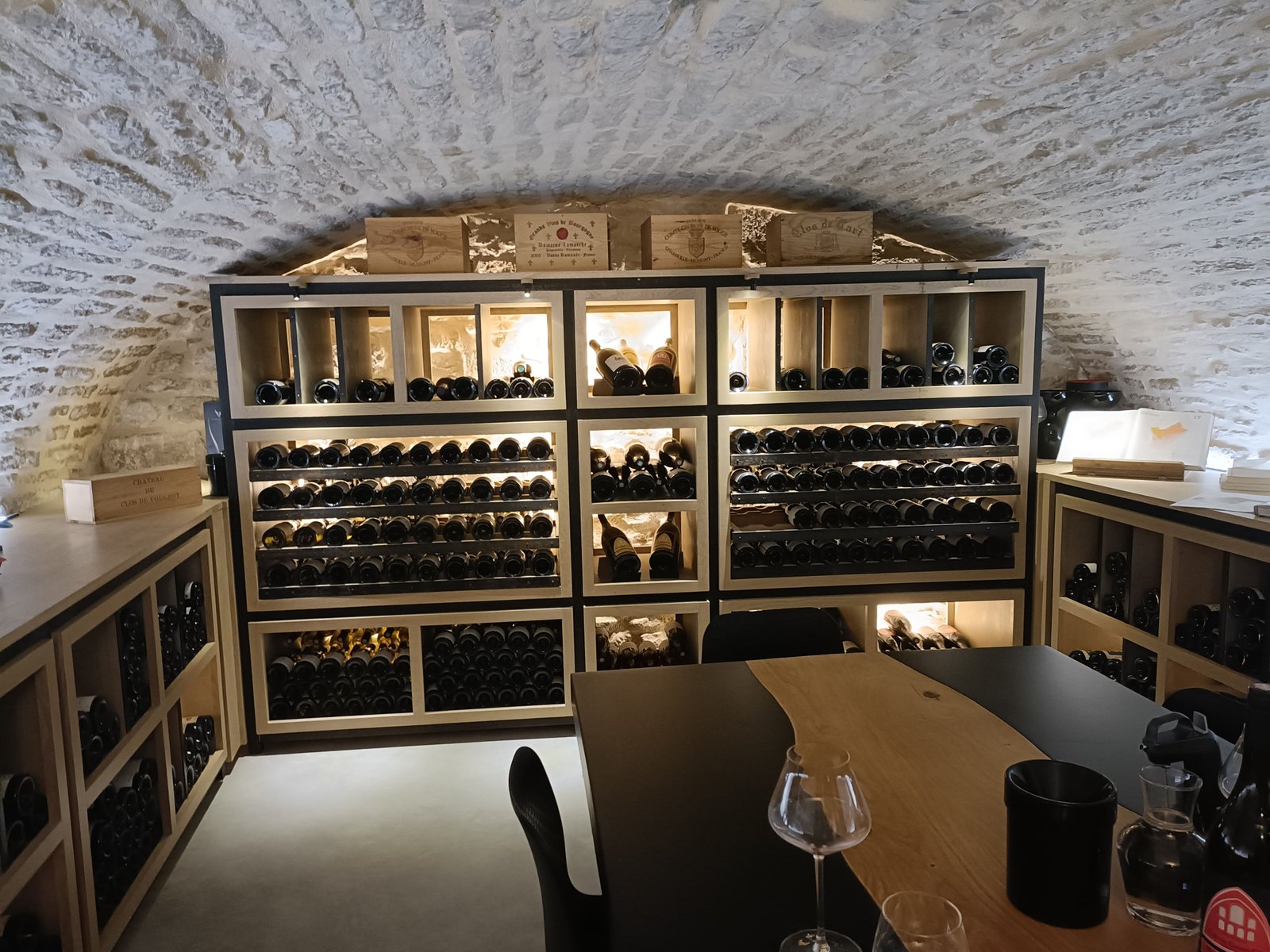 Cave à vin du palais de La Bourgogne à Dijon en France