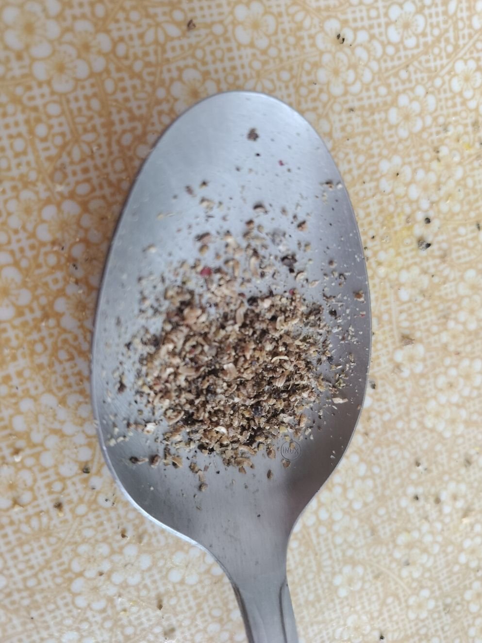 Poudre de poivre sur une cuillère