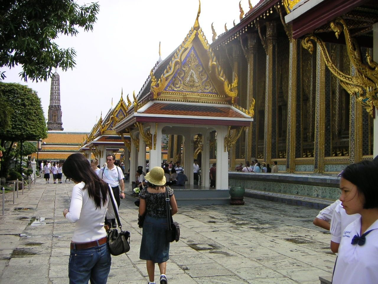 Promenade dans le temple royal ThaÏlandais photo gratuite