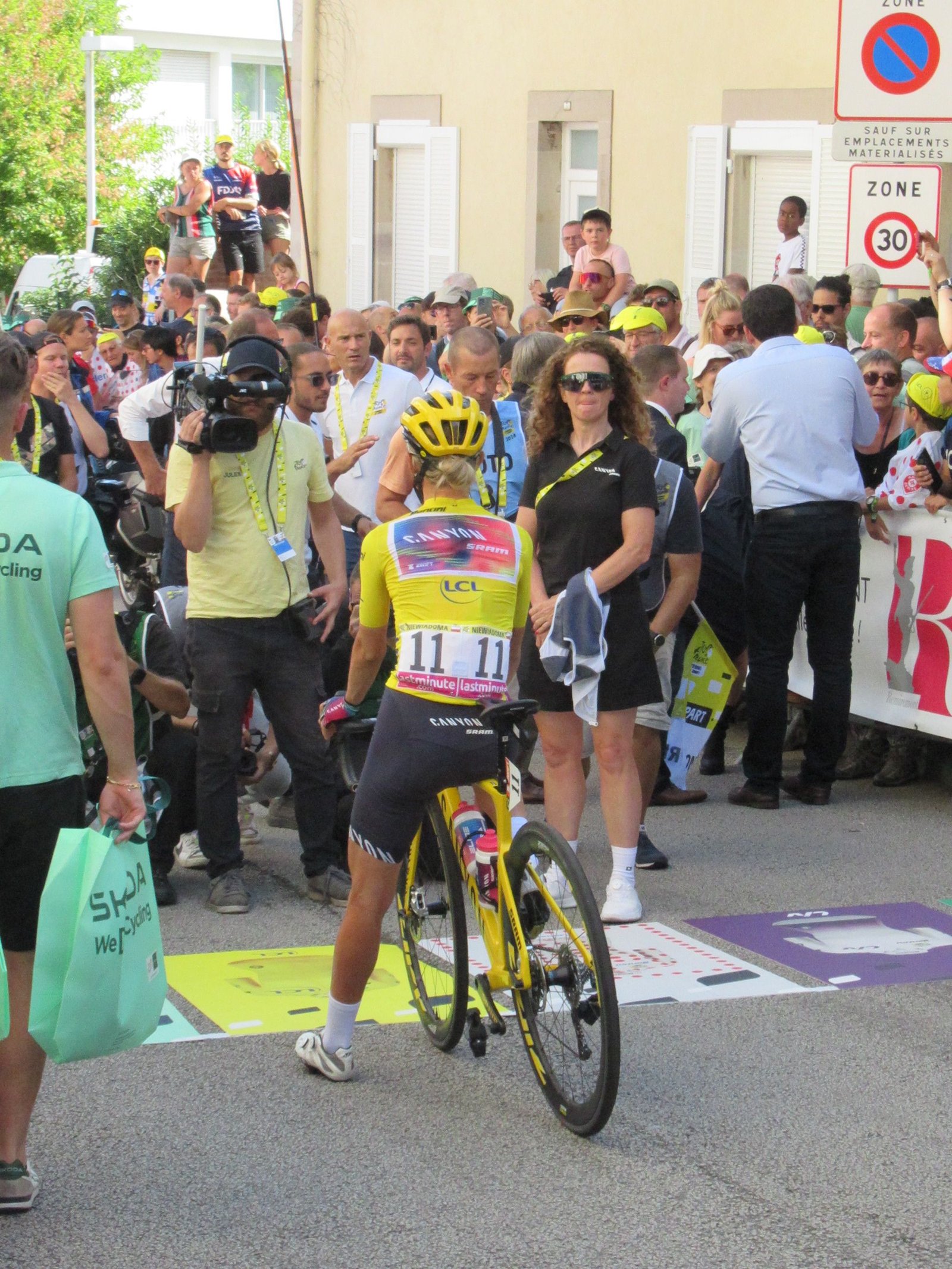 Compétition sportive du tour de France féminin avec Zwift