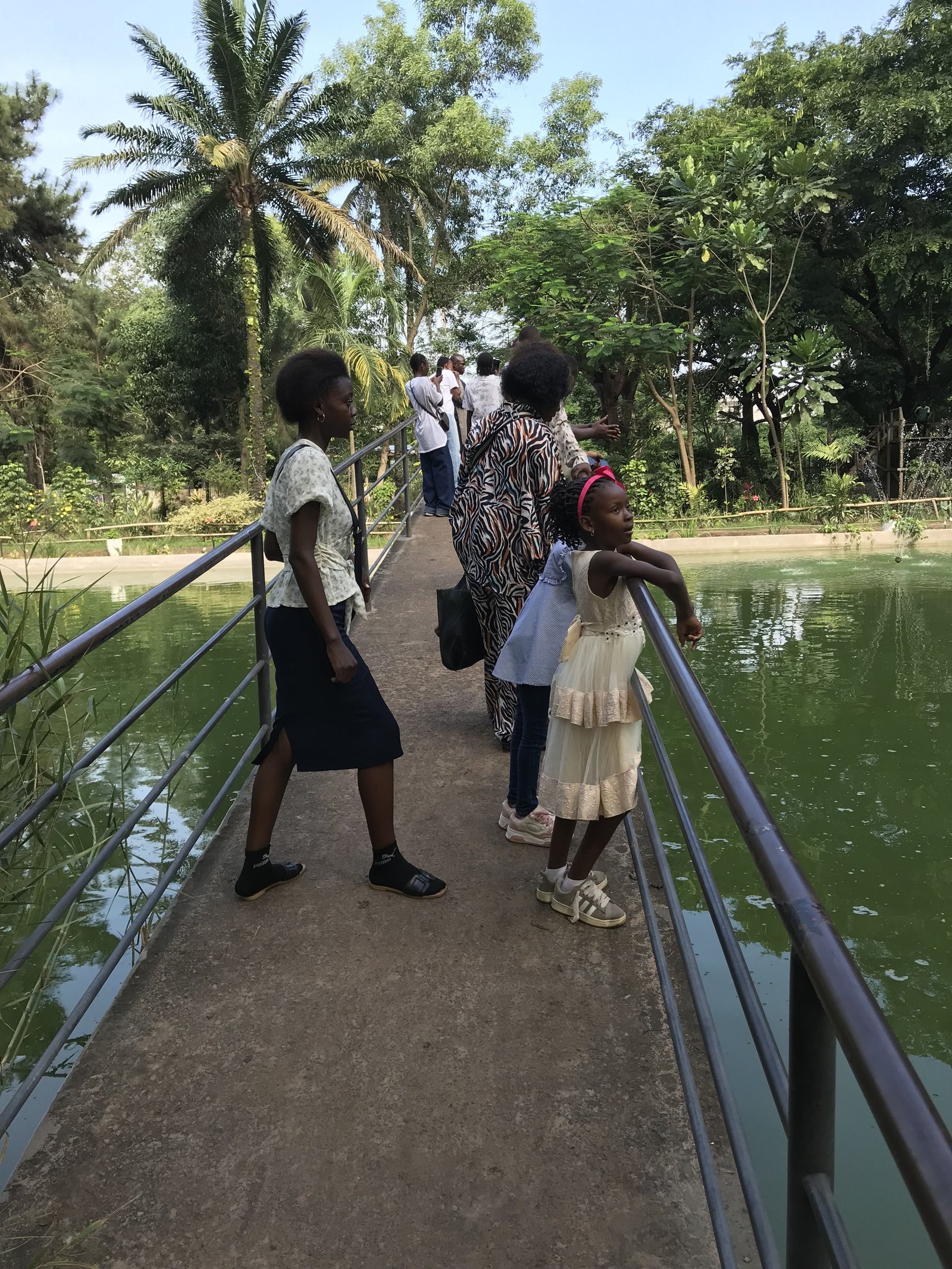 Sur le pont de l’eau verte photo gratuite