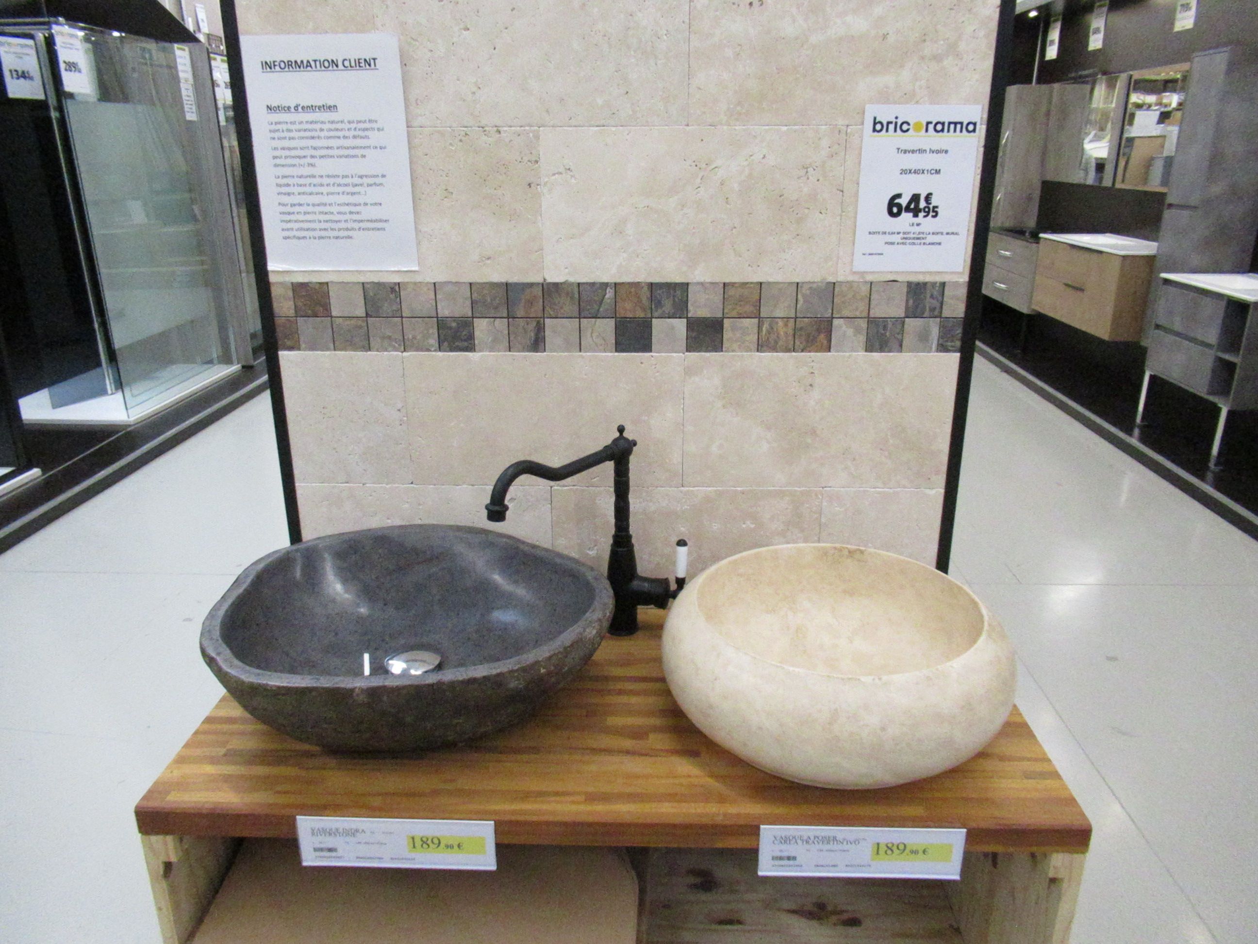Deux vasques de salle de bain