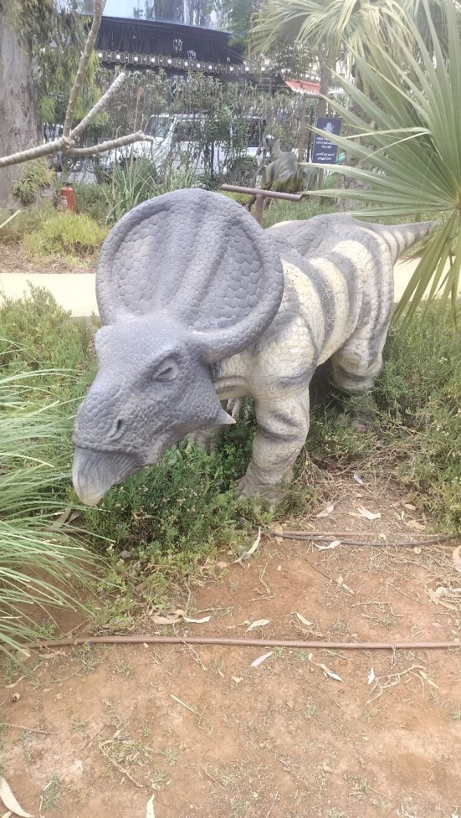 Statue de dinosaure de type Protoceratops, photo gratuite
