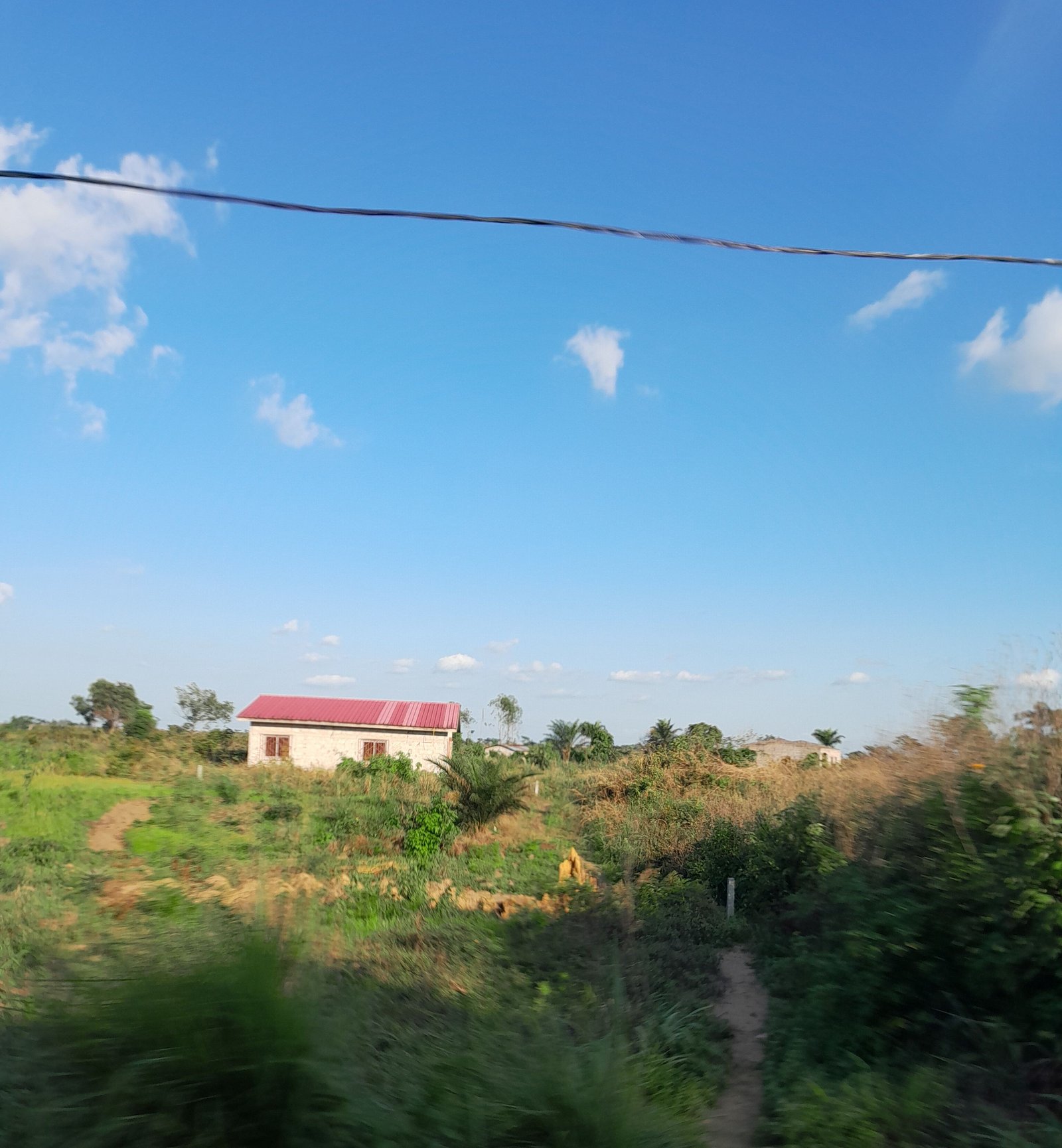 Petite maison isolée dans la nature photo gratuite - Kleines isoliertes Haus in der Natur kostenloses Foto