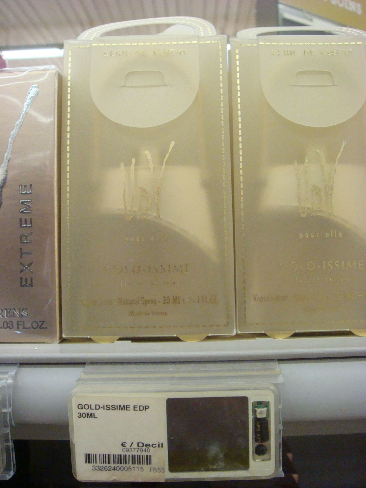 Parfums Gold Issime en rayon dans un magasin