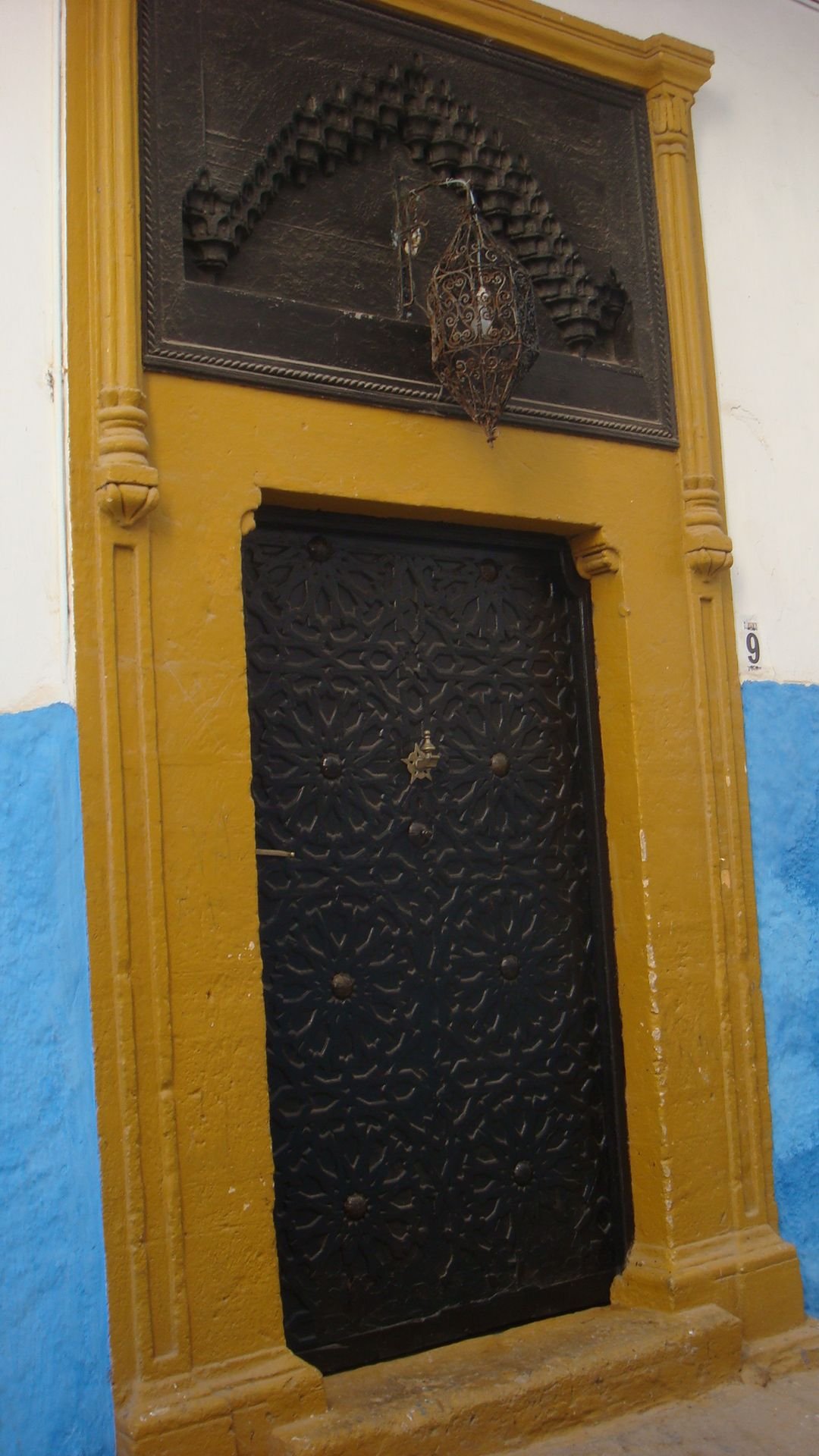 Fenêtre traditionnelle à Rabat photo gratuite