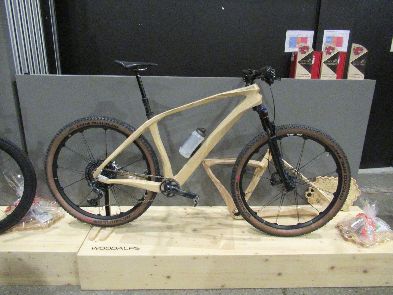 Vélo en bois