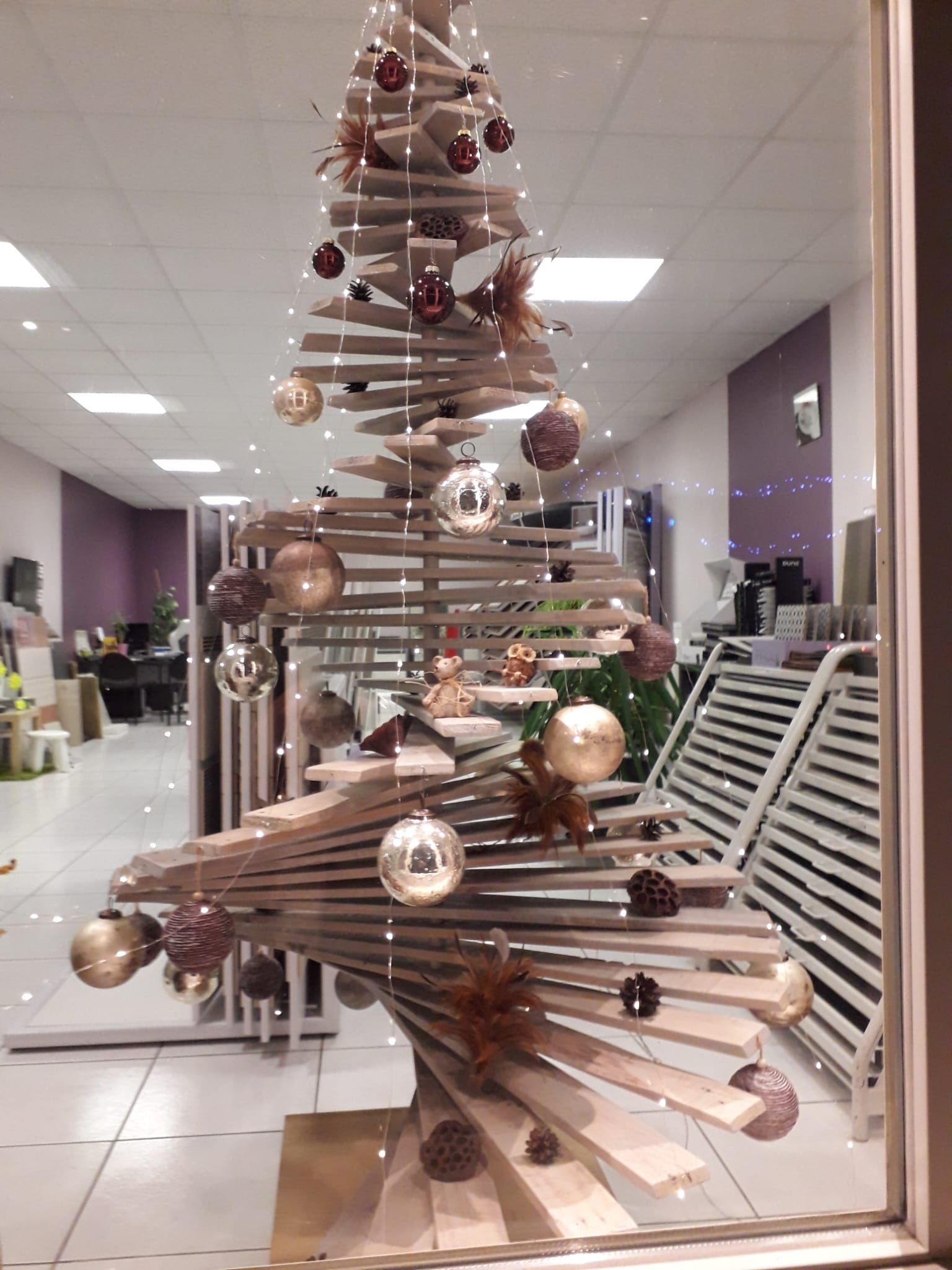 A creative Christmas tree decoration, free photo