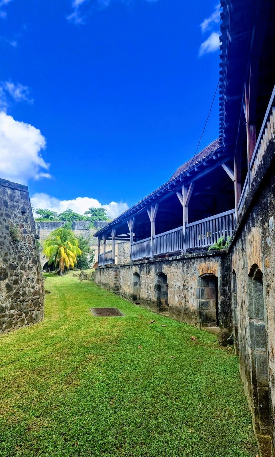 Grande caserne près du fort Delgrès en Guadeloupe