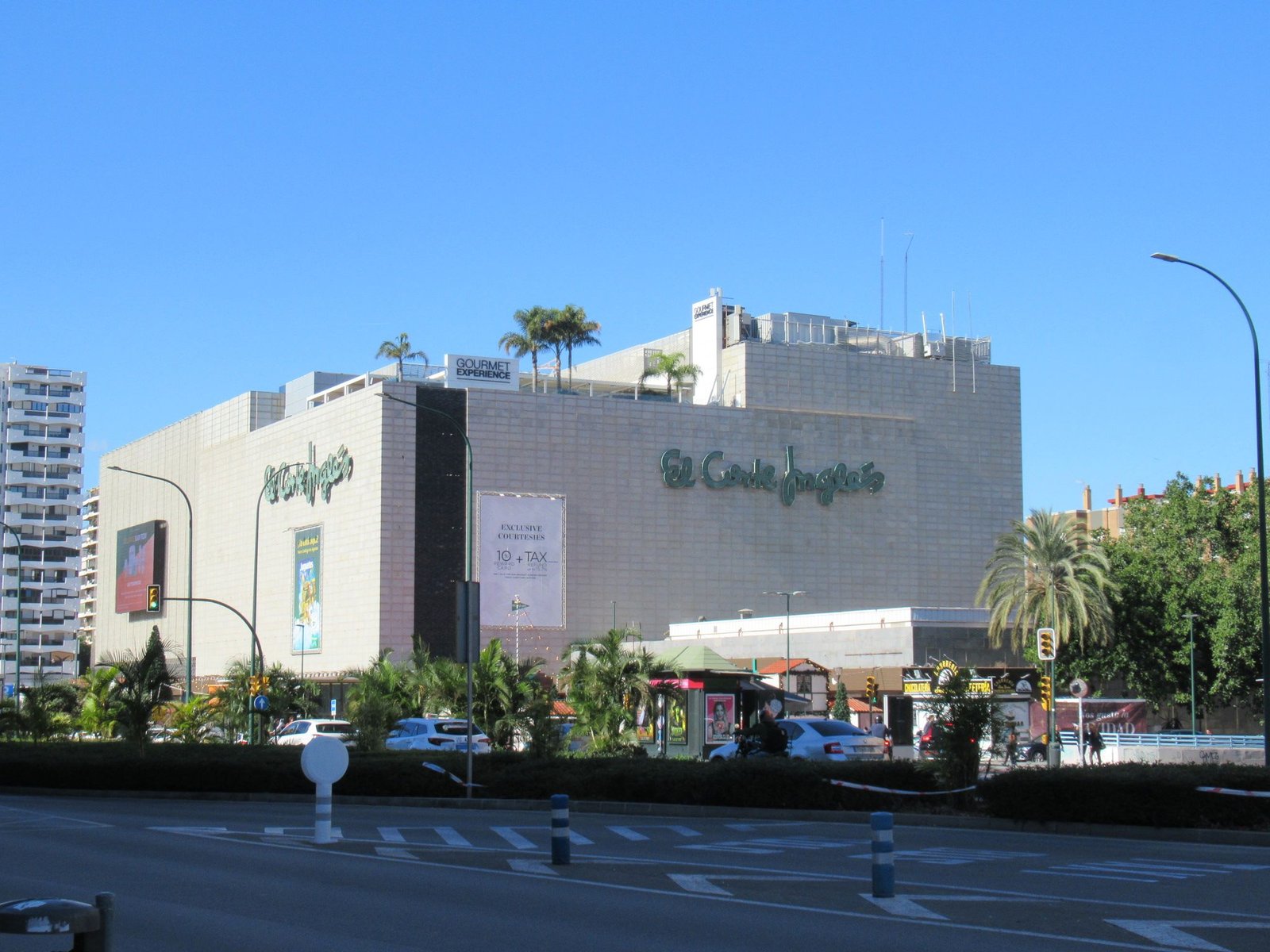 El Corte Inglés de Málaga, l'un des centres commerciaux les plus emblématiques de la ville, photo gratuite
