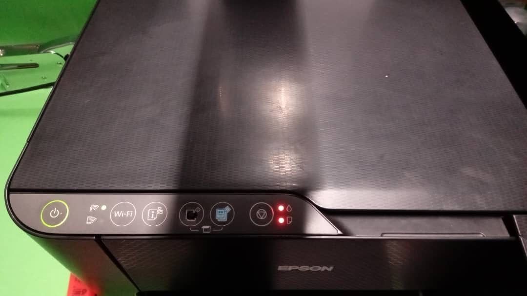 Lumière rouge indiquant une réinitialisation avec les imprimantes Epson photo gratuite