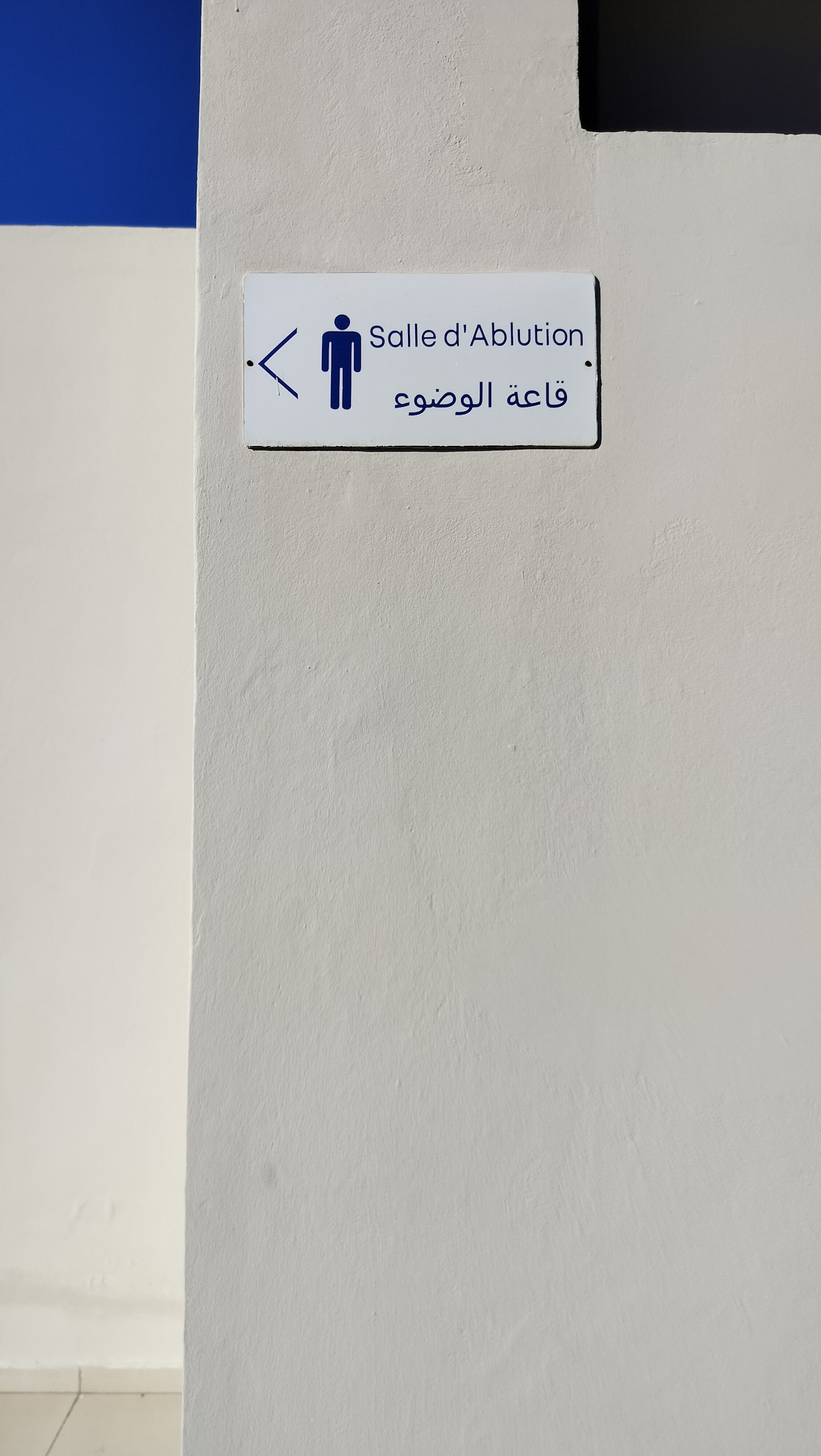 Panneau indiquant une zone spécifique dans un batiment, photo gratuite