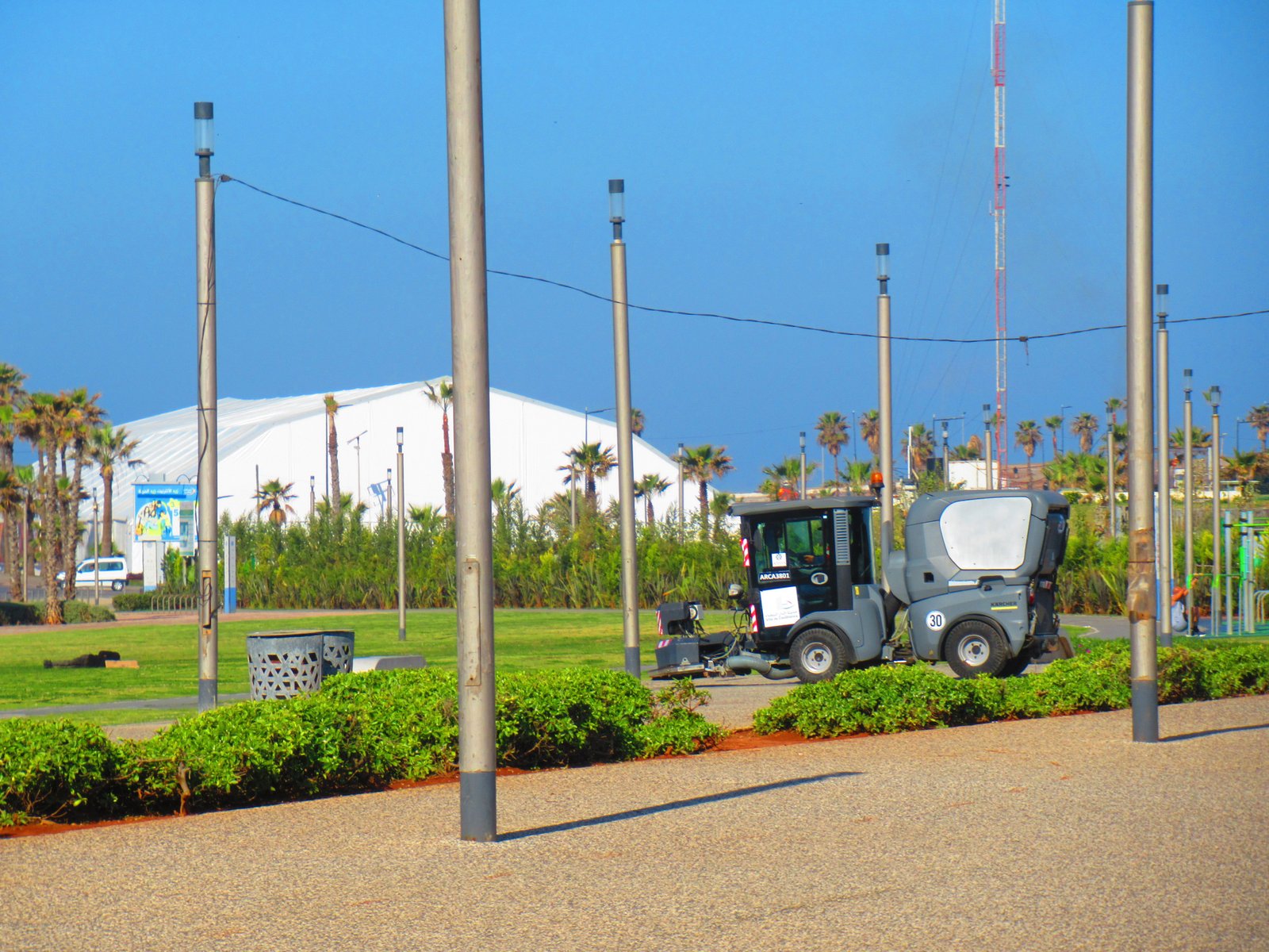 Public space cleaning sweeper free photo