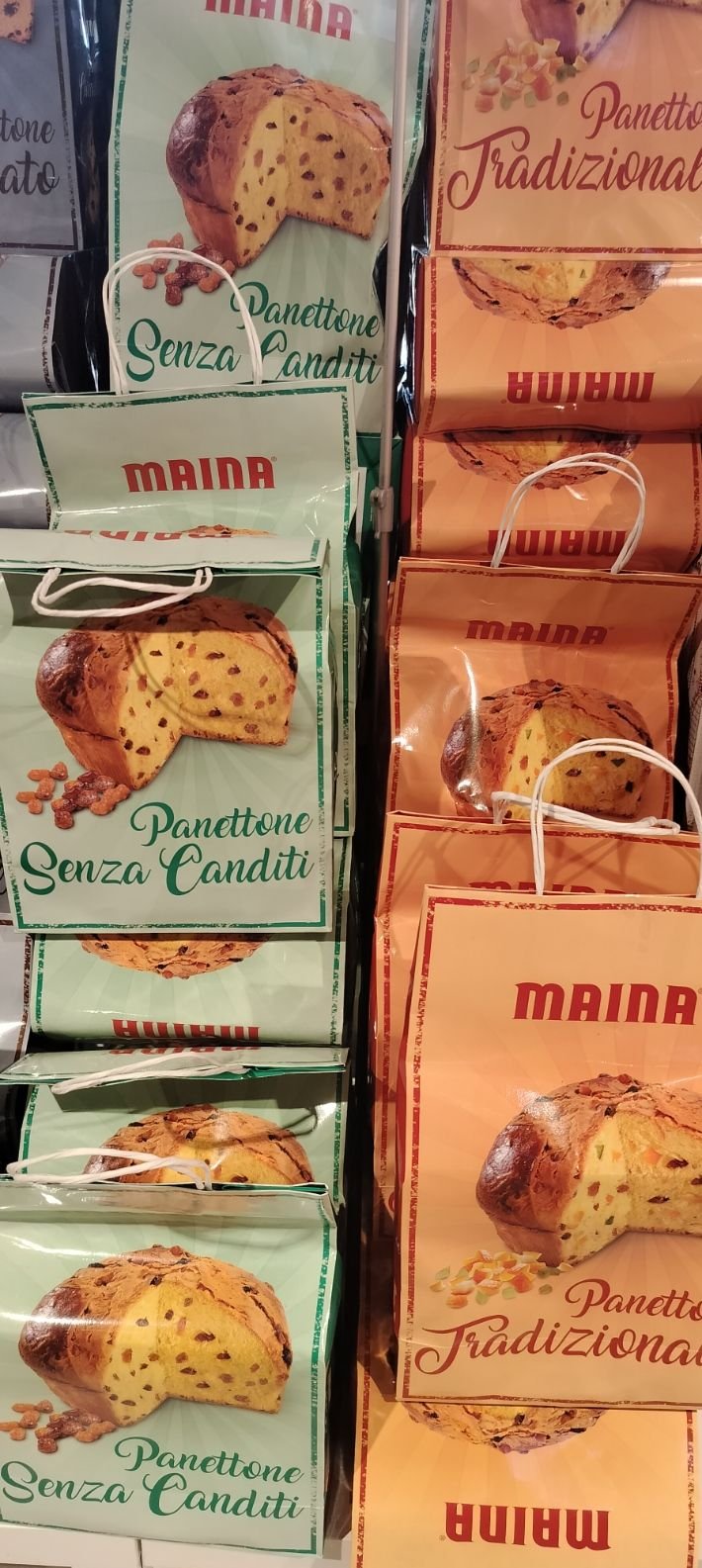 Gros plan sur un rayon de brioche Panettone photo gratuite