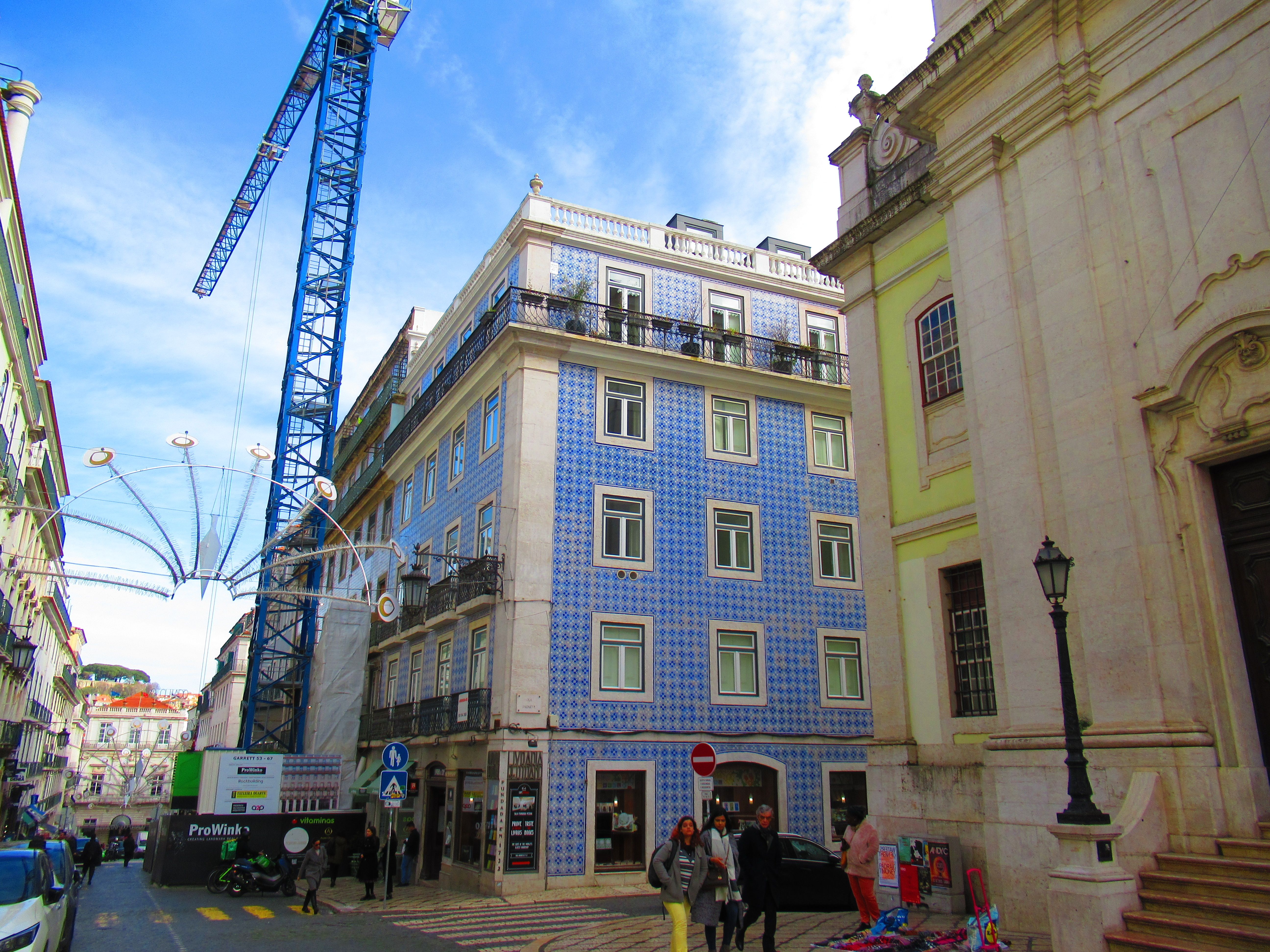 Immeuble façade d angle bleue azulejos lisbonne