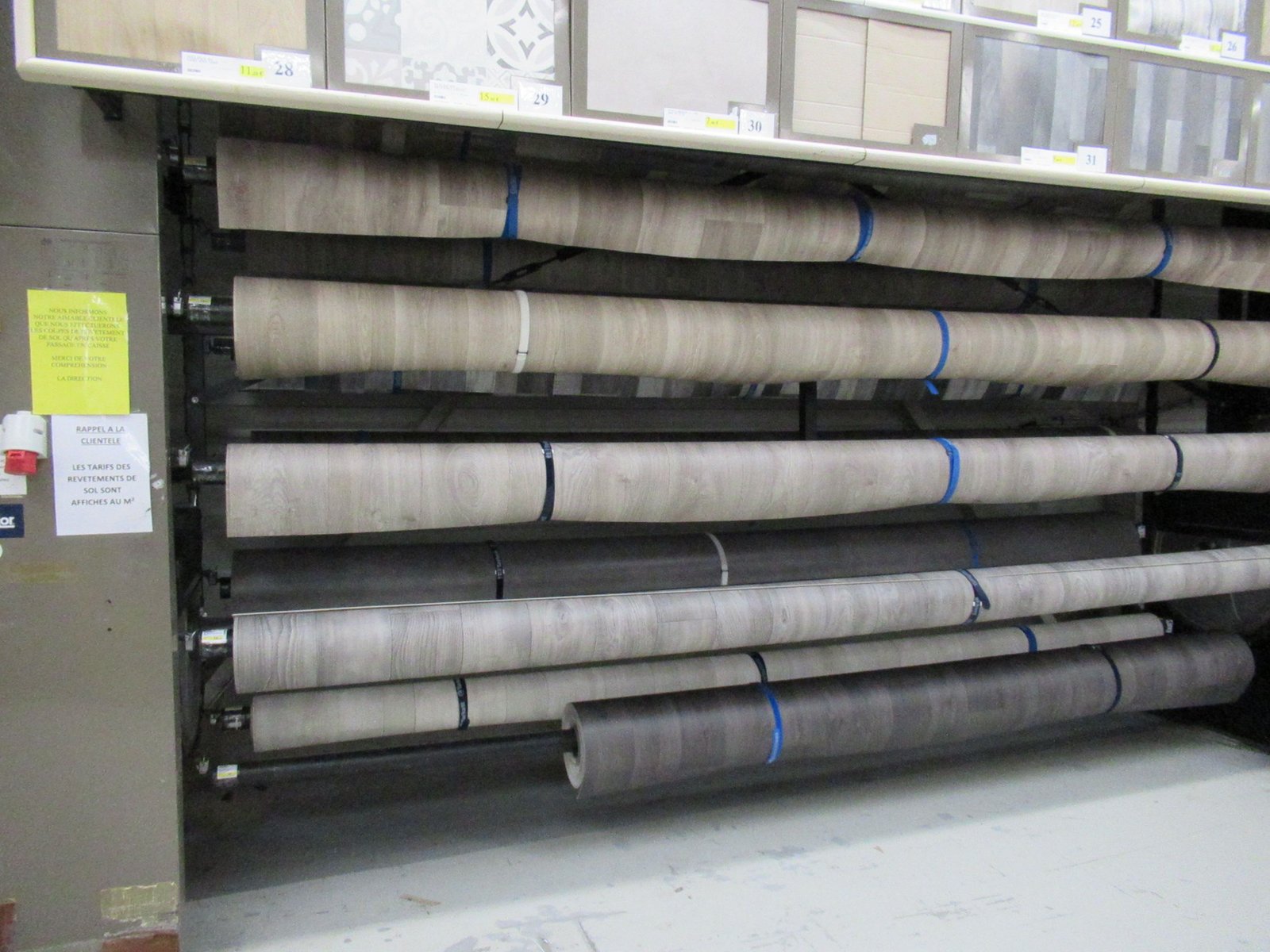 Revêtement de sol en PVC sur un présentoir