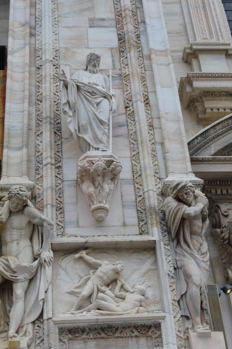 Architectural details and sculptures of Milan Cathedral, Duomo di Milano, free photo