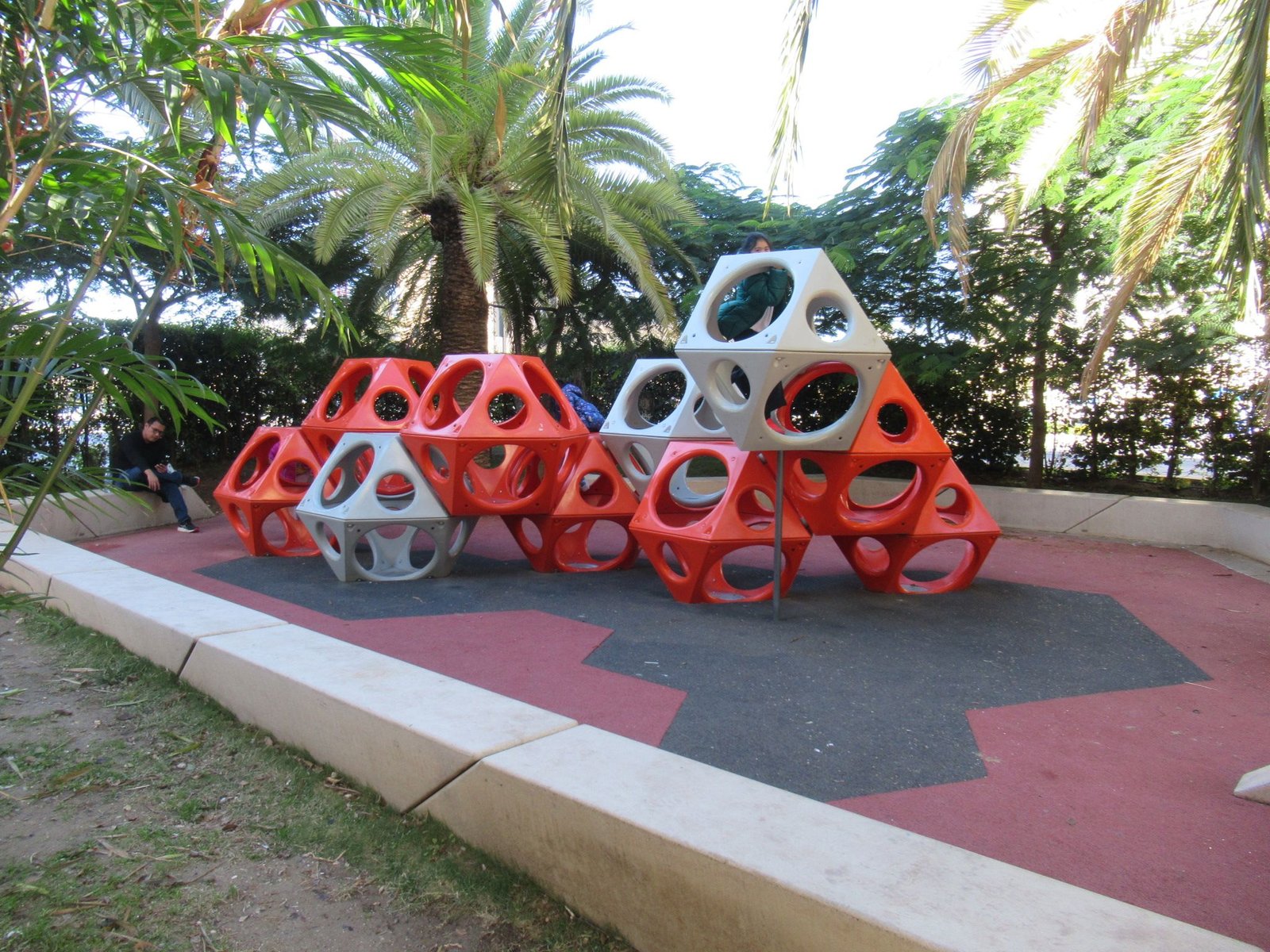 Des structures de jeu modulaires appelées PlayCubes, photo gratuite