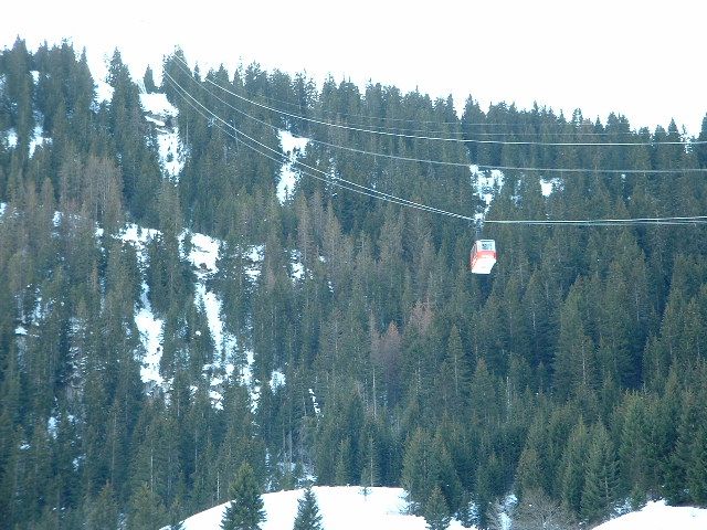 Travel between heaven and earth via cable car free photo