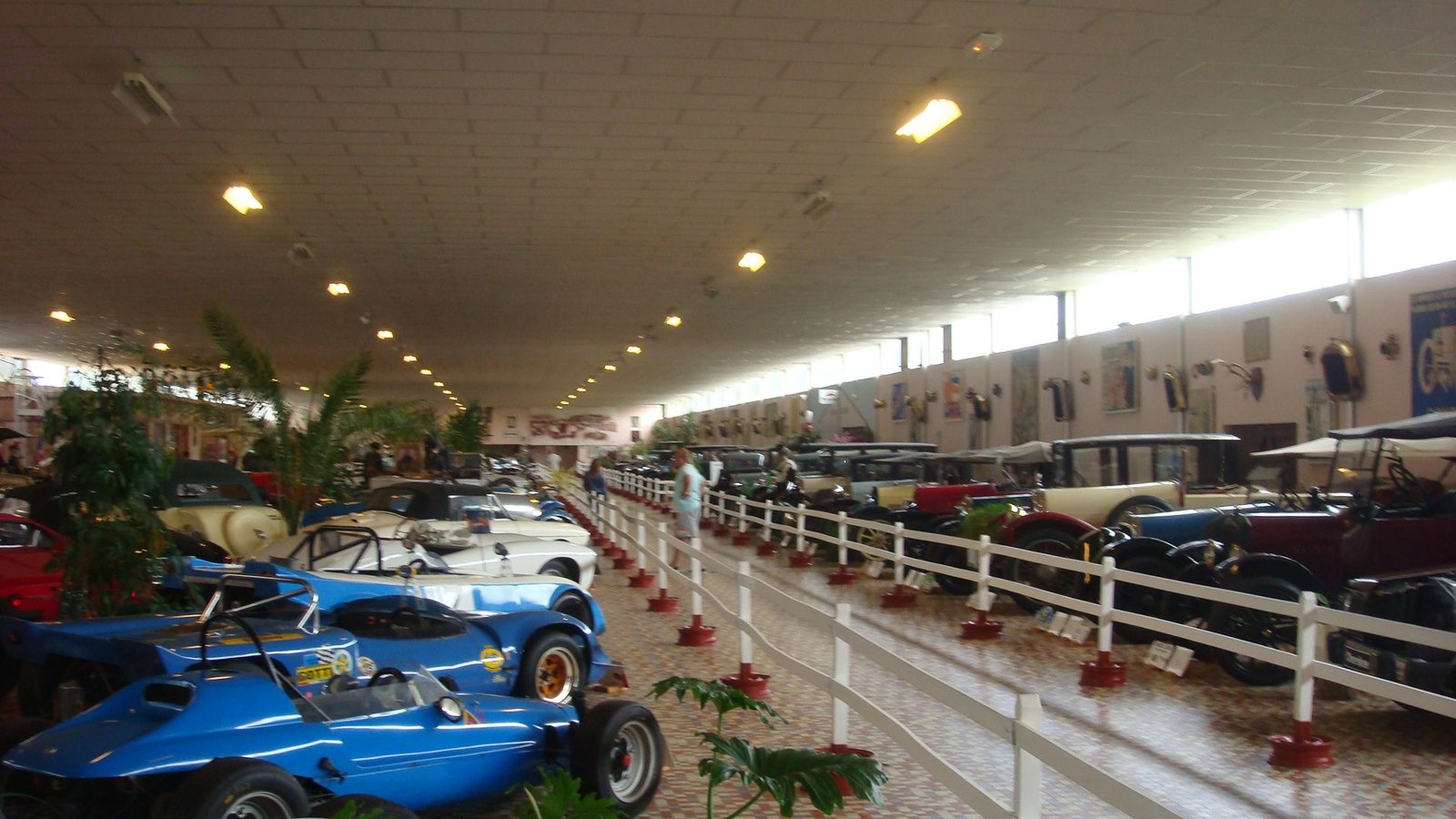 Galerie de voitures anciennes ou et automobiles classiques photo gratuite