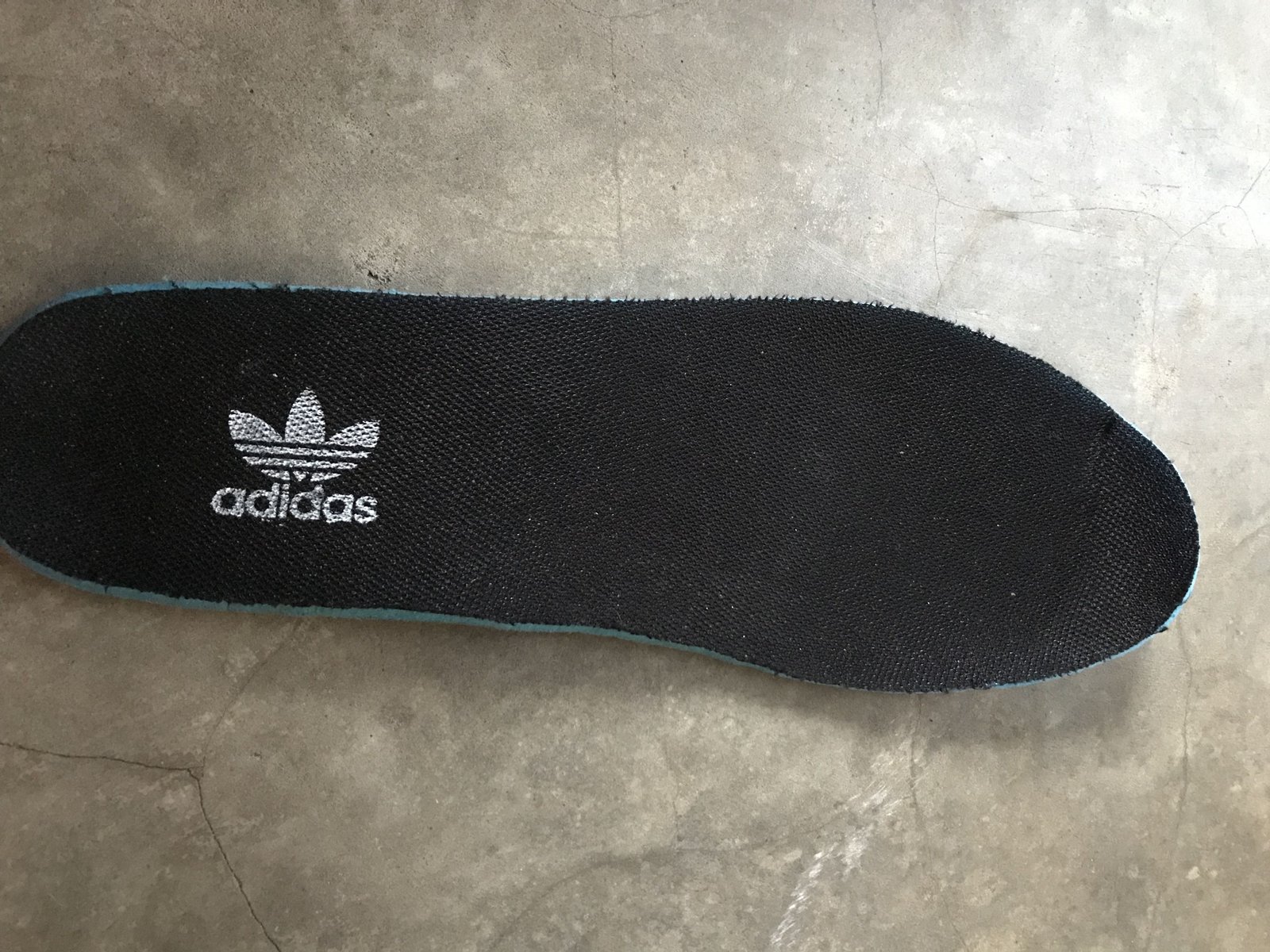 Une semelle intérieure de la chaussure Adidas photo gratuite