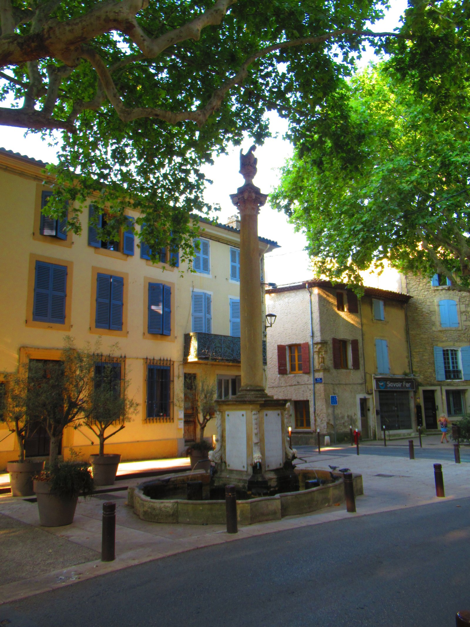La fontaine du Pélican à Pélissanne, en France, photo gratuite