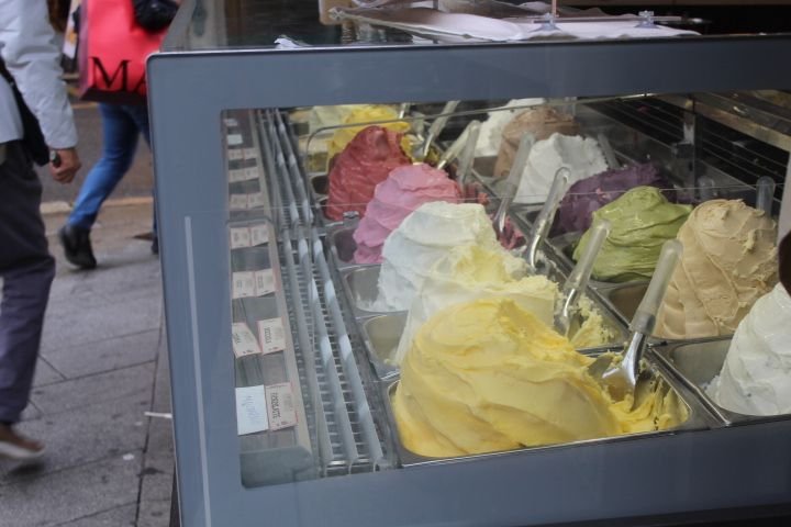 Gelato, une variante de dessert glacé artisanal d'origine italienne, photo gratuite